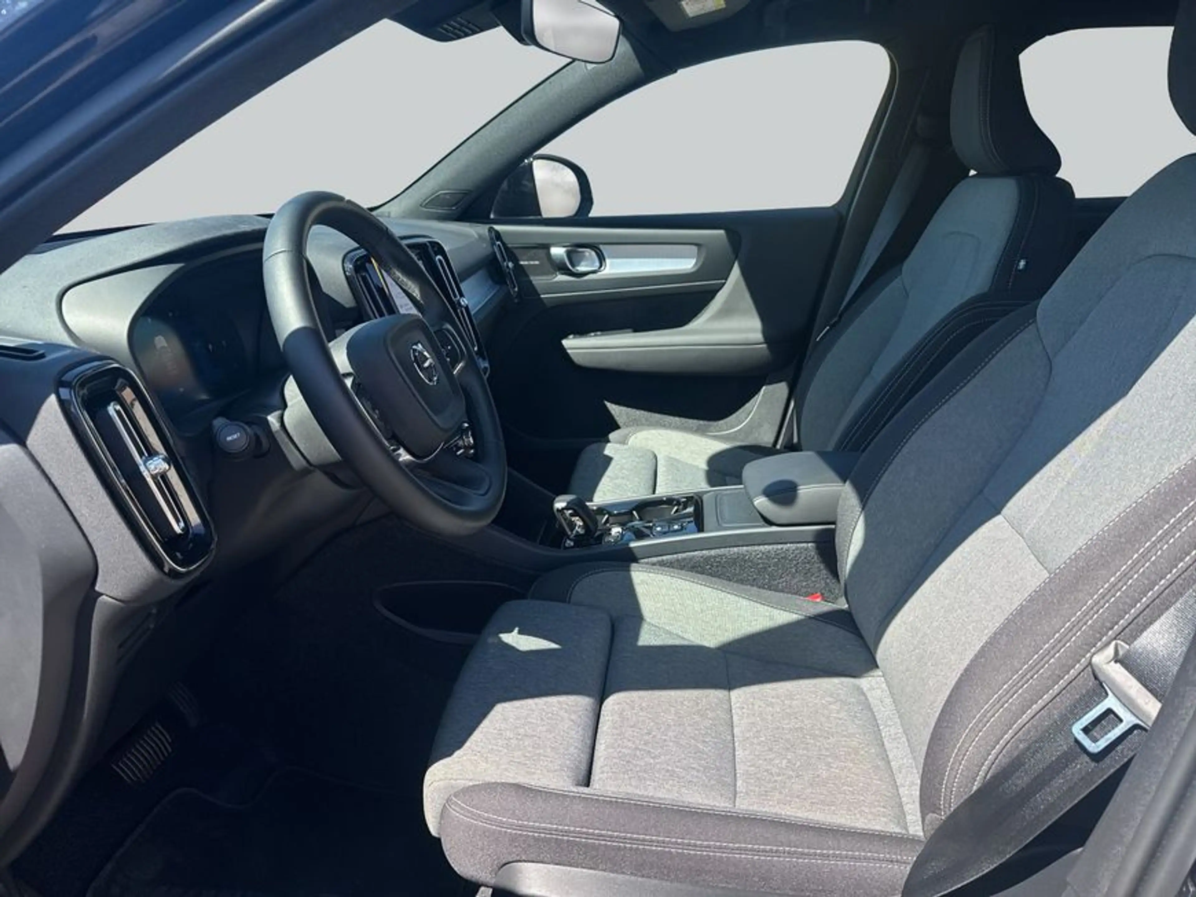 Volvo XC40 XC40 B3 B DKG Plus Black Edition — photo 9