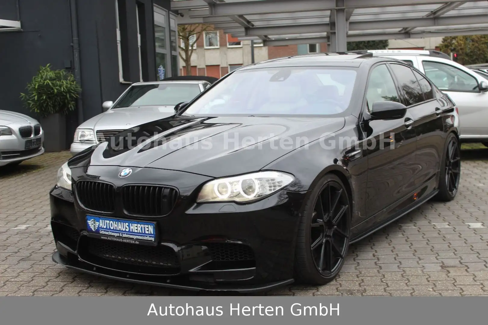 BMW M5 *DKG*F10*LIMO*TV-FOND*HEADUP*360°CAM*MAX VOLL* Schwarz - 1