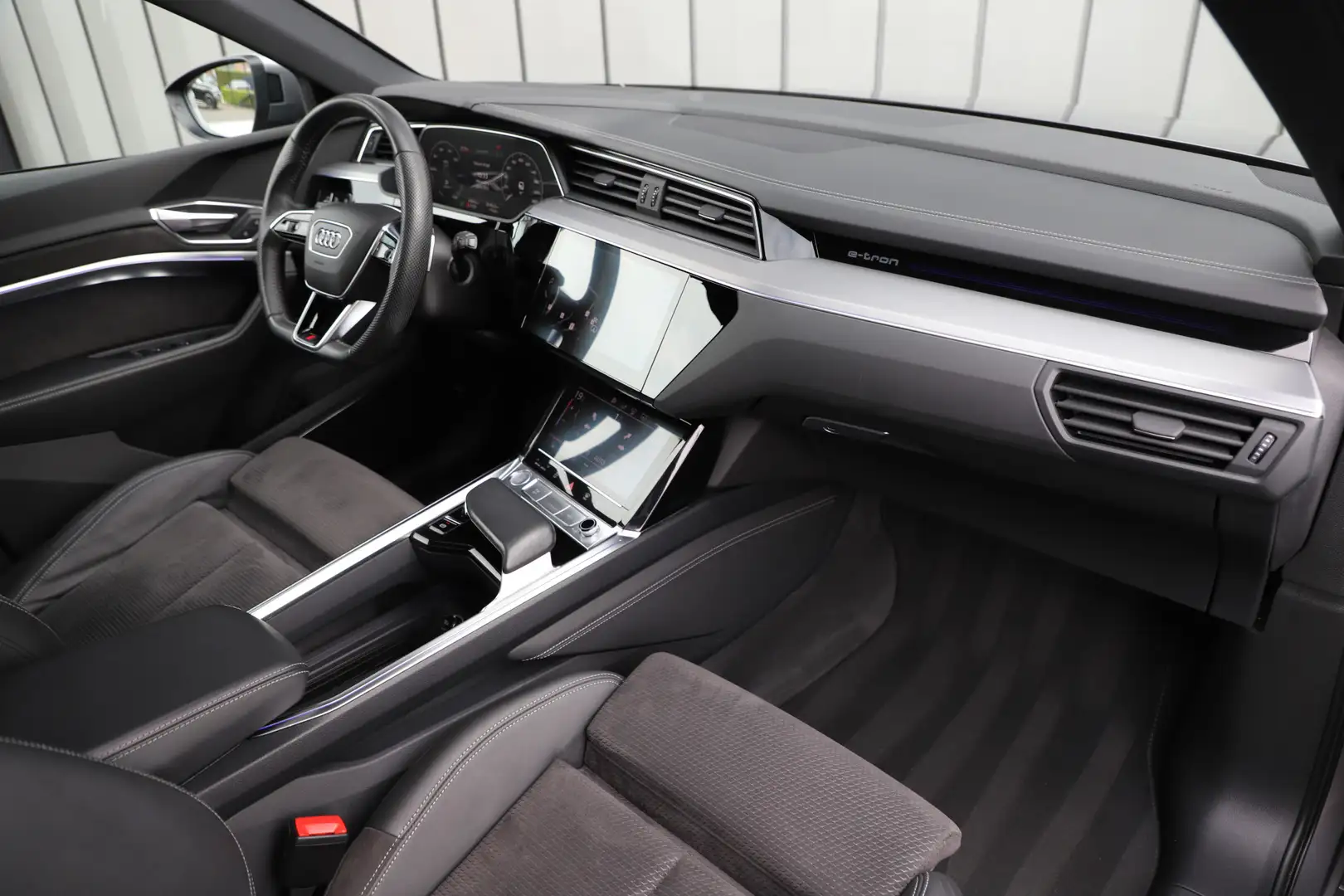 Audi e-tron 55 quattro 95 kWh S-line | 408PK | Luchtvering | K Gris - 2