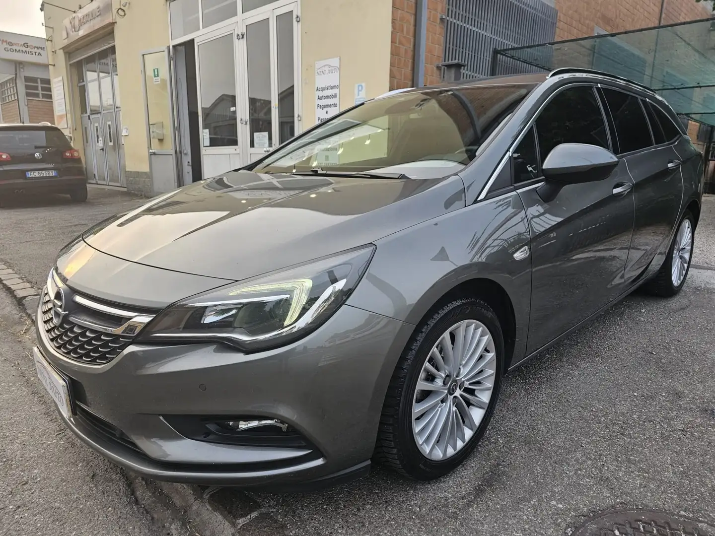 Opel Astra Sports Tourer 1.6 CDTI 110cv Innovation*S&S*Euro6* Gris - 2
