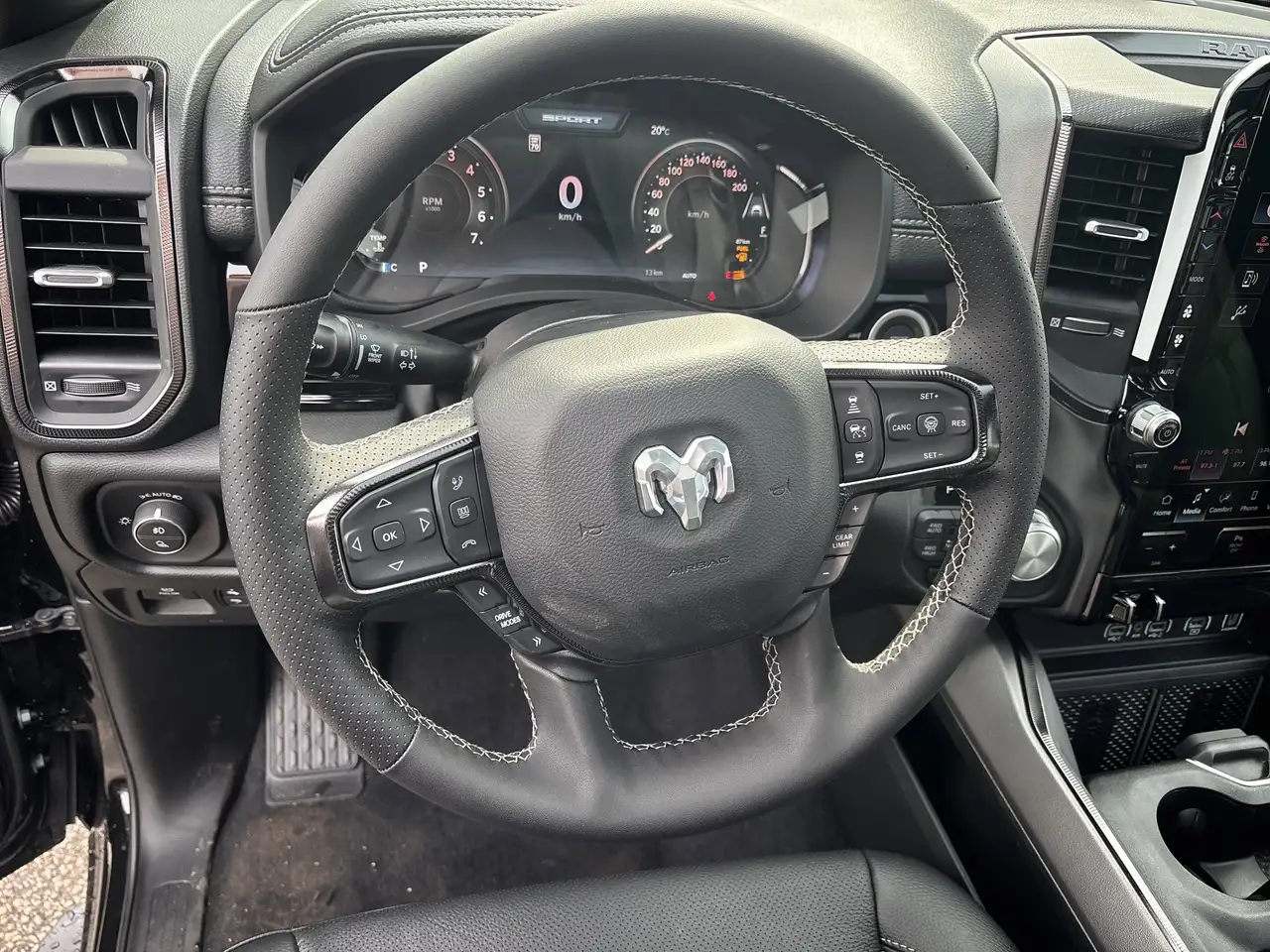 RAM 1500 снимка RAM 1500