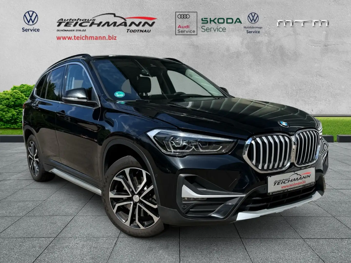 BMW X1 xDrive 20 i xLine EU6d-T Schwarz - 2