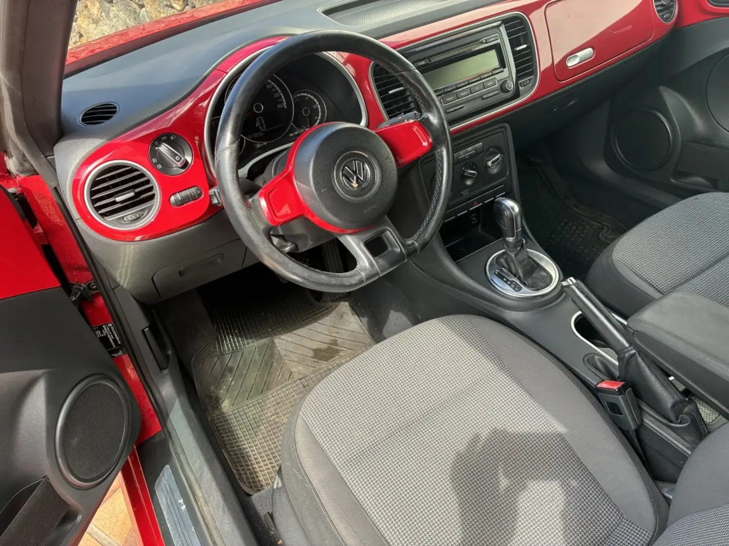 Volkswagen Beetle Cabrio 1.2 TSI Design 105 Rojo - 2