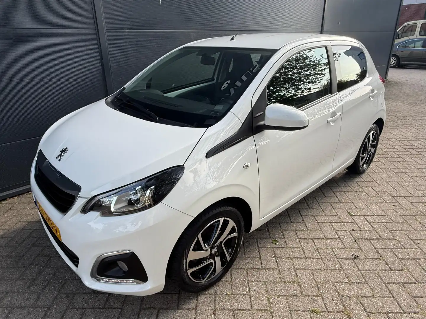 Peugeot 108 1.0 e-/5D/Airco/cruise/carplay/bluetooth/Elek rame Weiß - 2