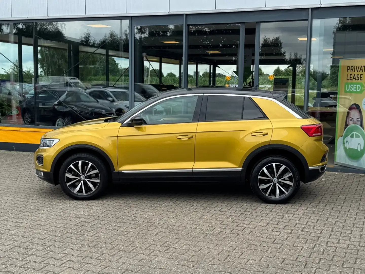 Volkswagen T-Roc 1.0 TSI 115 pk Style - Navigatie orgineel Gold - 2