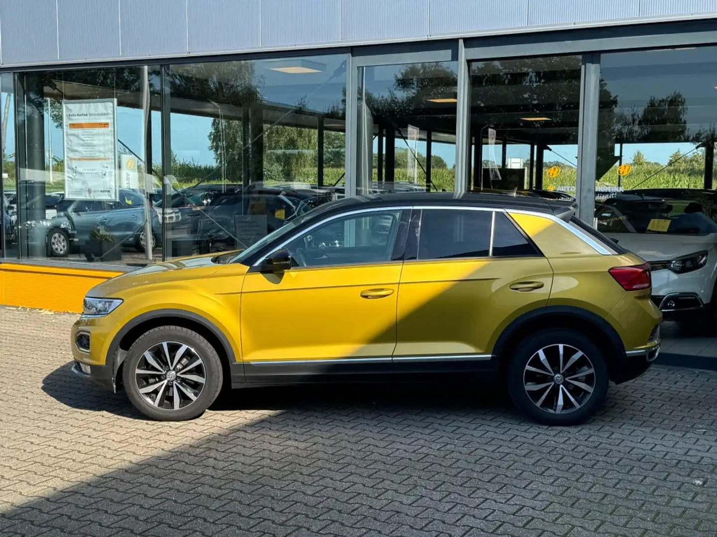 Volkswagen T-Roc 1.0 TSI 115 pk Style - Navigatie orgineel Auriu - 2