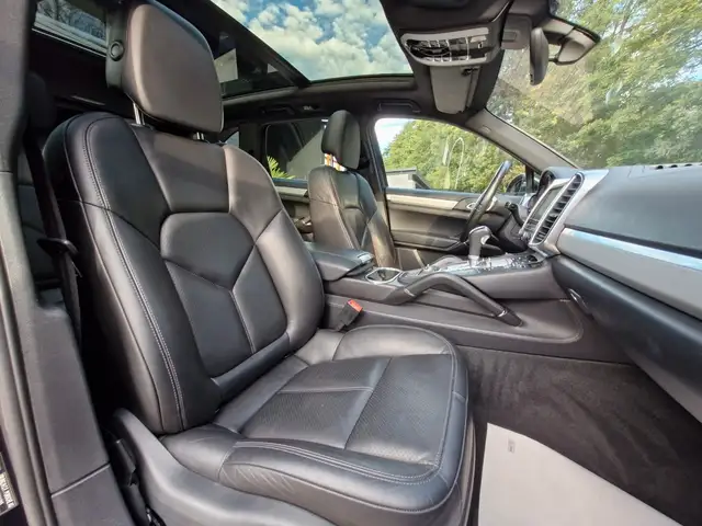 Porsche Cayenne view 12