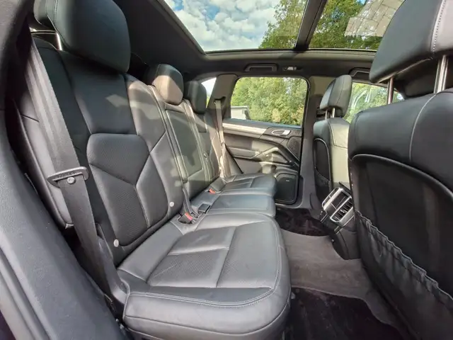 Porsche Cayenne view 13