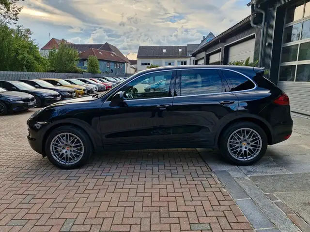 Porsche Cayenne view 8
