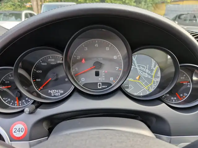 Porsche Cayenne view 10