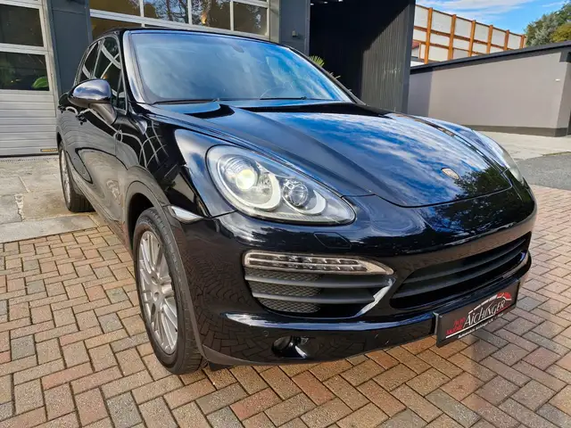 Porsche Cayenne view 3