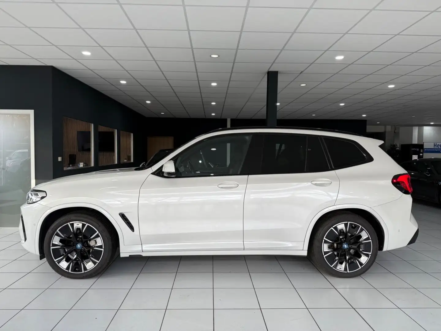 BMW X3 iX3 Impressive*M-PAKET*PANO*HEADUP*MEMORY*H&K* Biały - 2