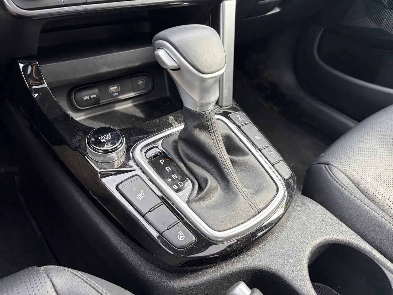 Kia Seltos снимка Kia Seltos