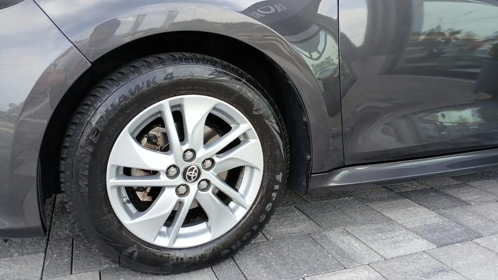 Toyota Yaris Yaris 1.0 Dynamic Grijs - 2