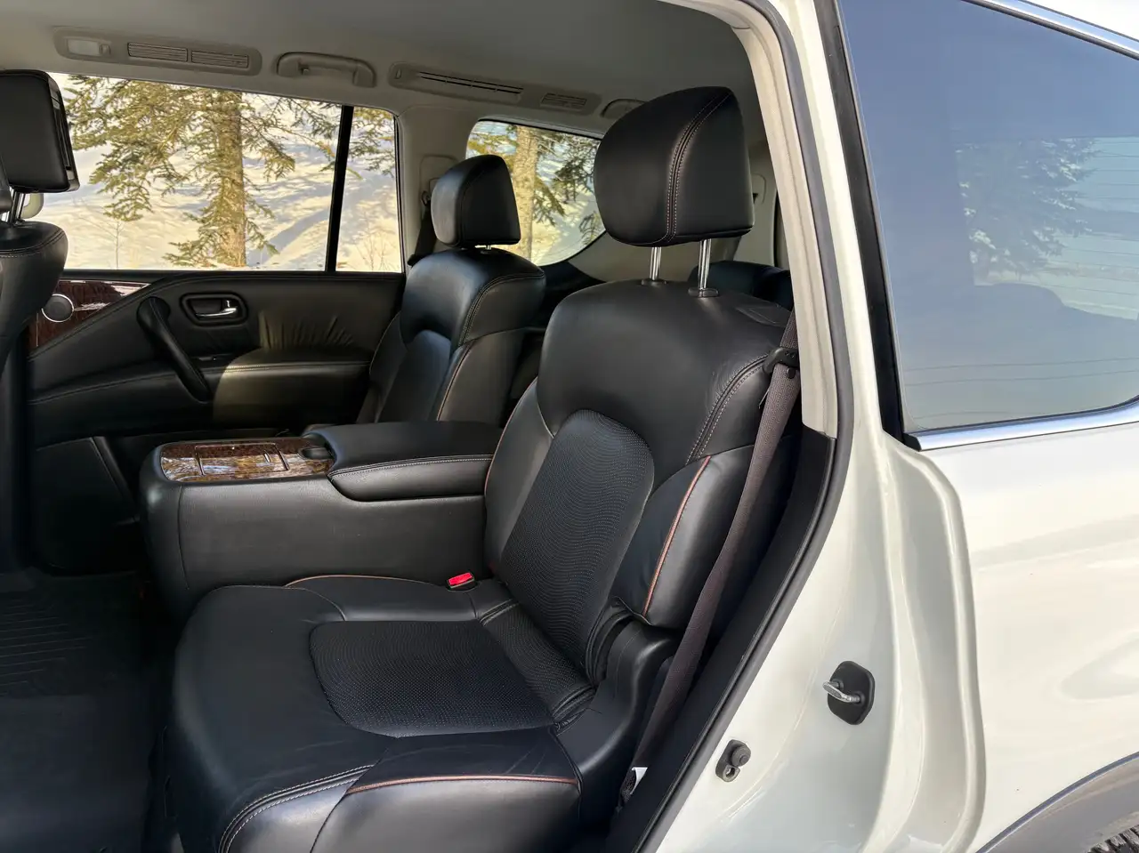 Nissan Armada снимка Nissan Armada