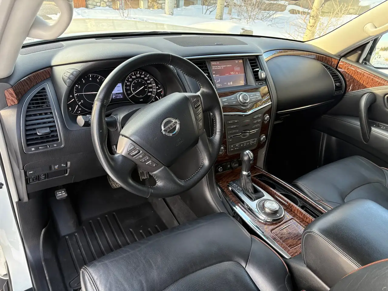 Nissan Armada снимка Nissan Armada