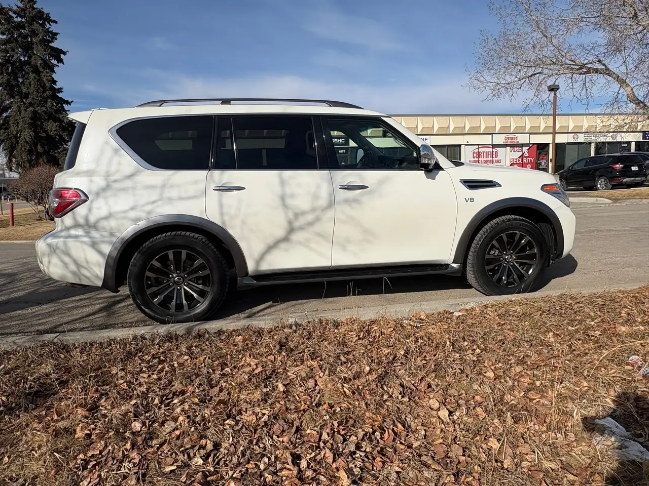 Nissan Armada снимка Nissan Armada
