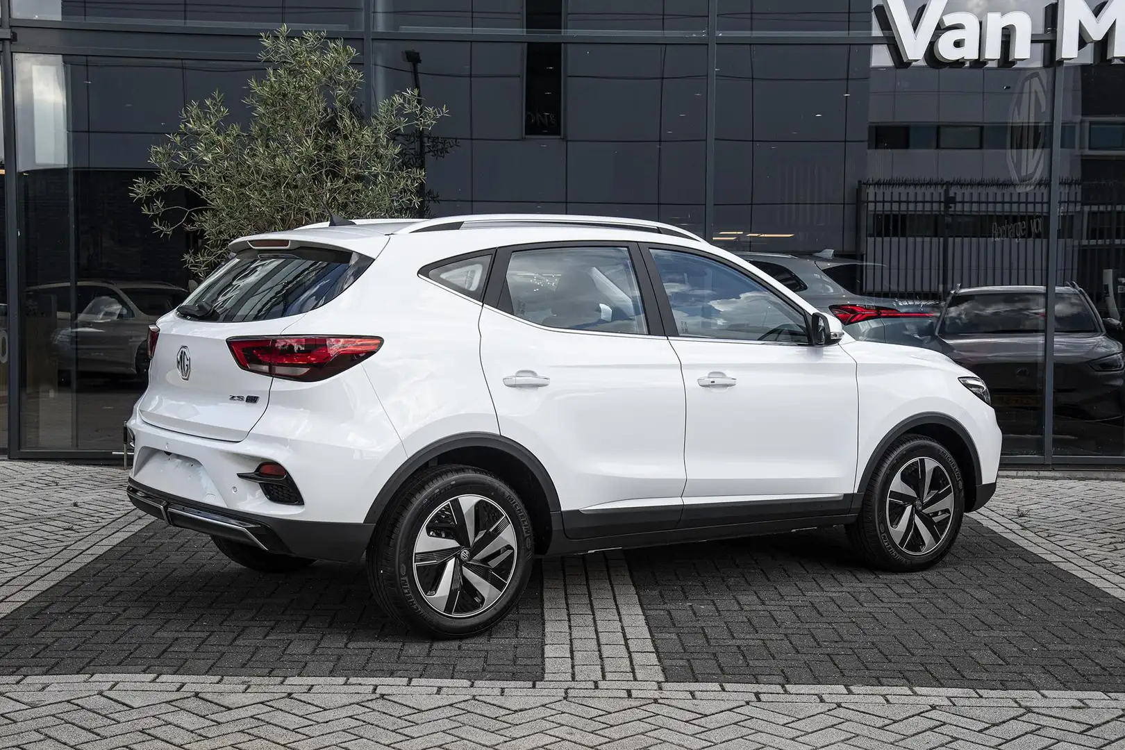 MG ZS EV Standard Range Luxury 51 kWh Voorraaddeal nu to Wit - 2