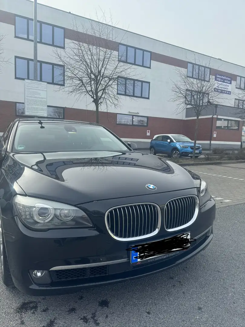 BMW 740 740d xDrive Schwarz - 1