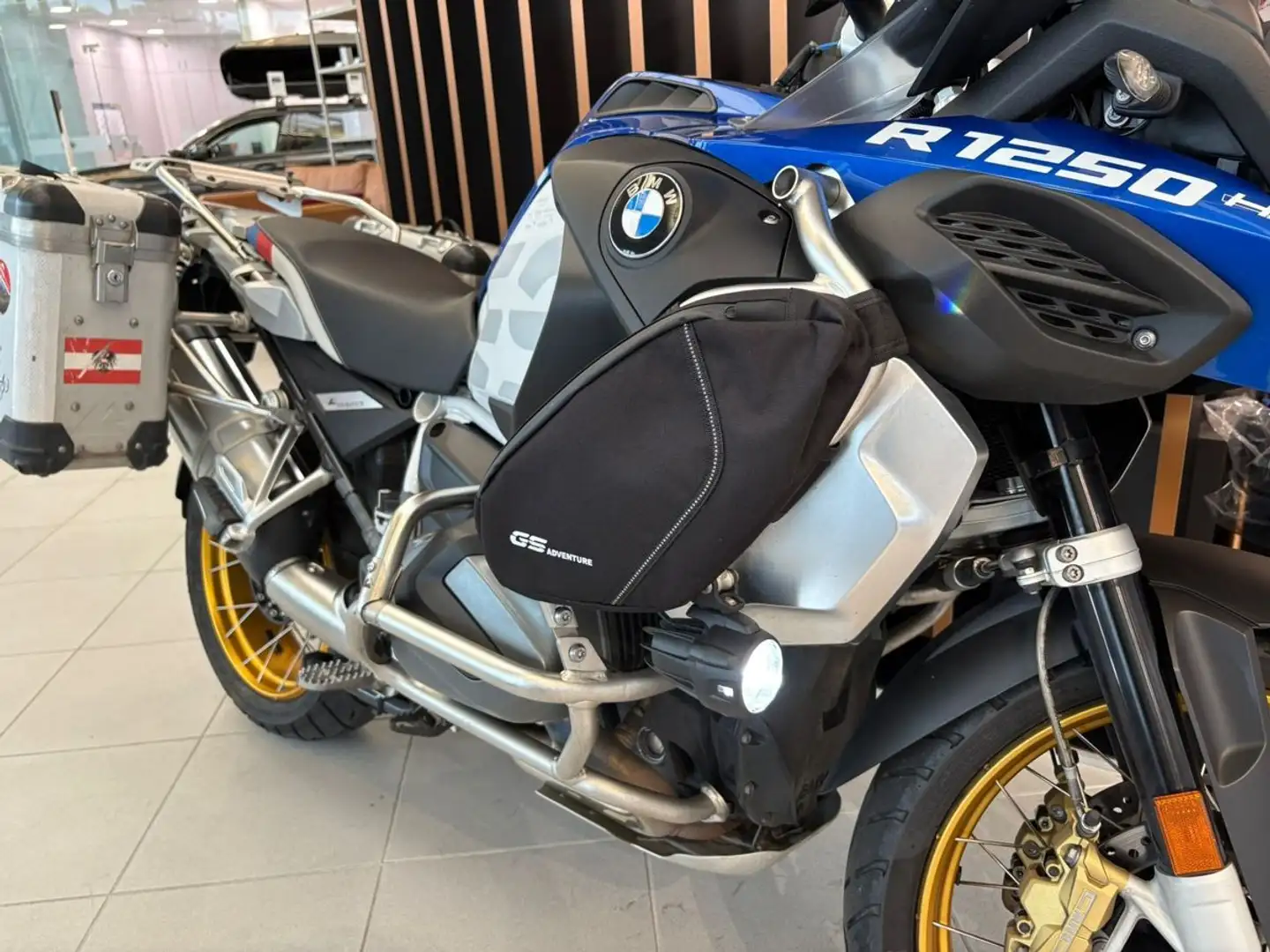 BMW R 1250 R Blau - 2