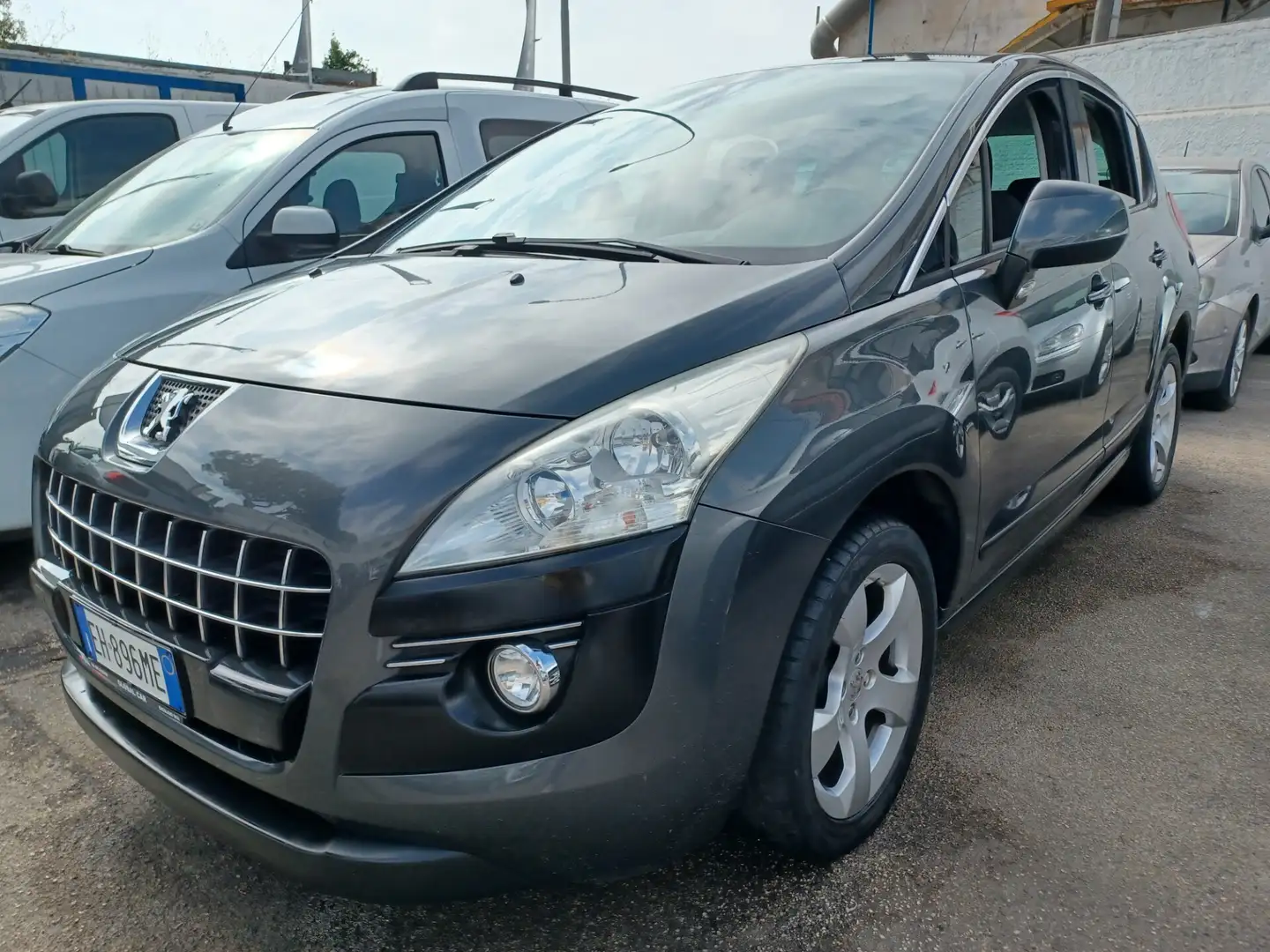 Peugeot 3008 1.6 HDi 112CV Tecno Gris - 1