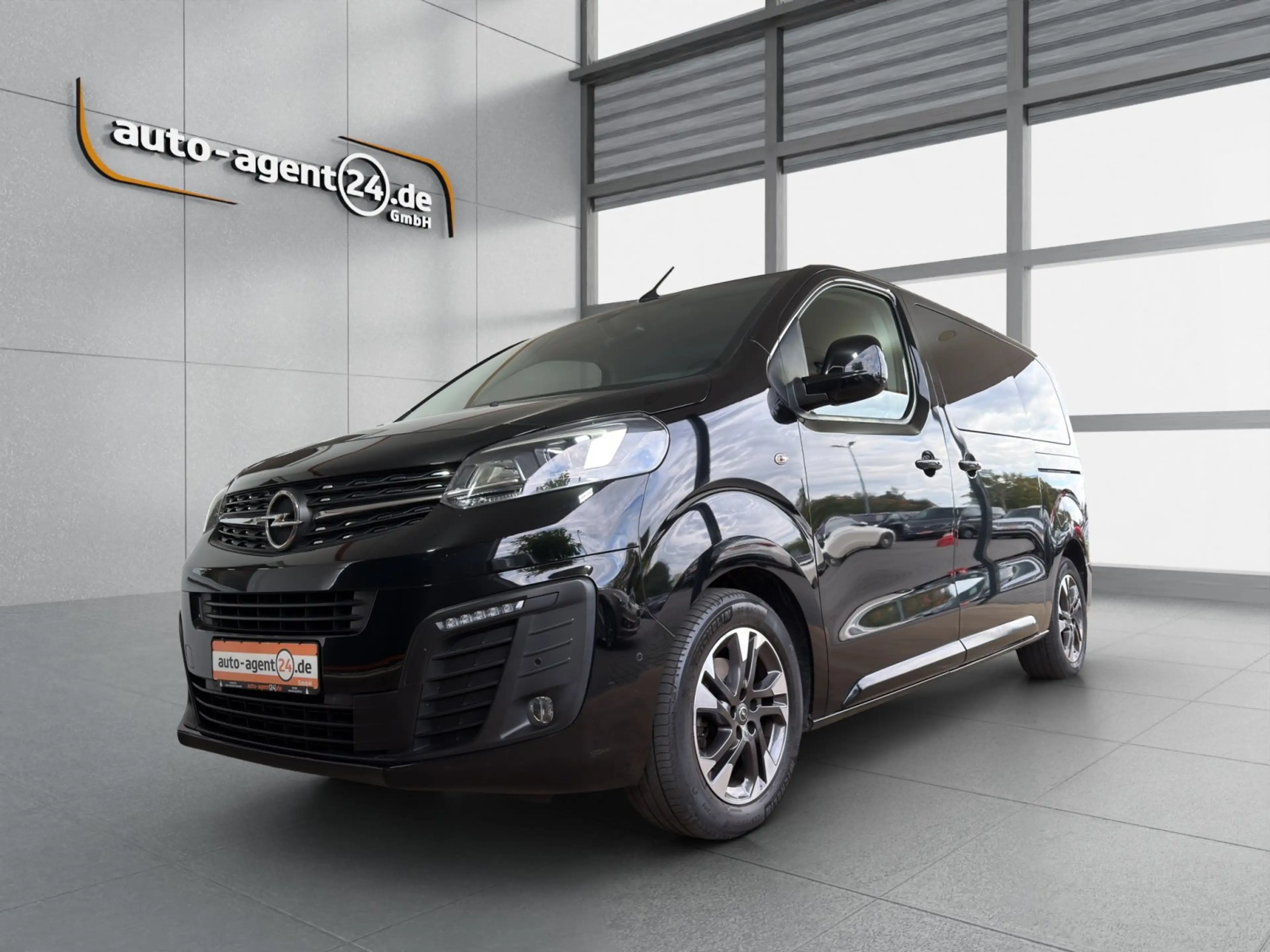 Opel Zafira Life Tourer L2 2.0 D /Pano/ACC/StHzg/Massage/el.Tür — photo 2