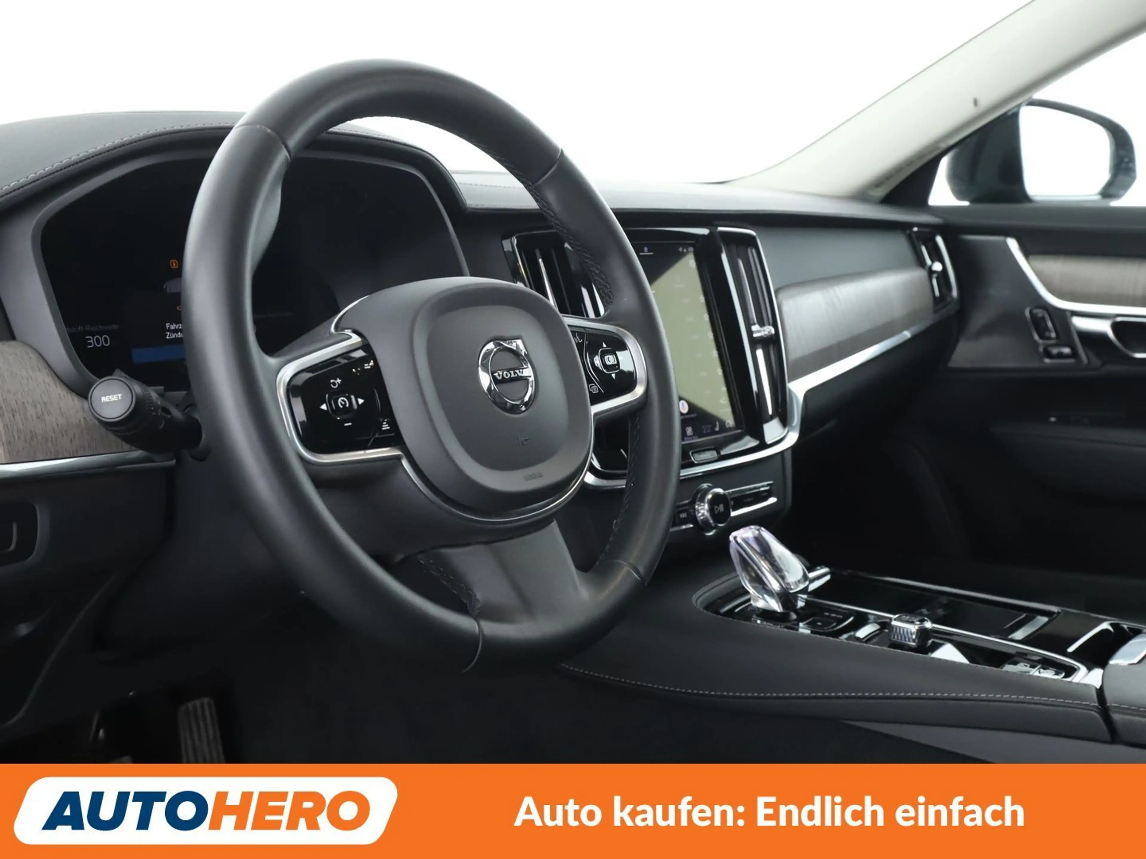 Volvo V90 2.0 T6 Recharge Plug-in Hybrid Plus Dark AWD — photo 11