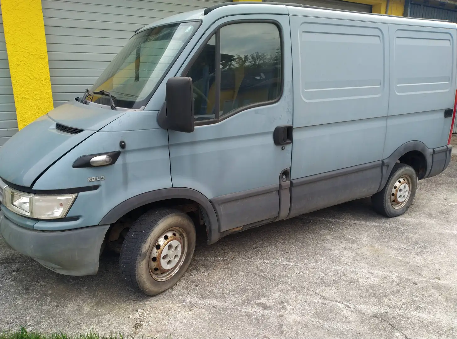 Iveco Daily Daily 29 L 12 C 3000 2,3 TD Grau - 1