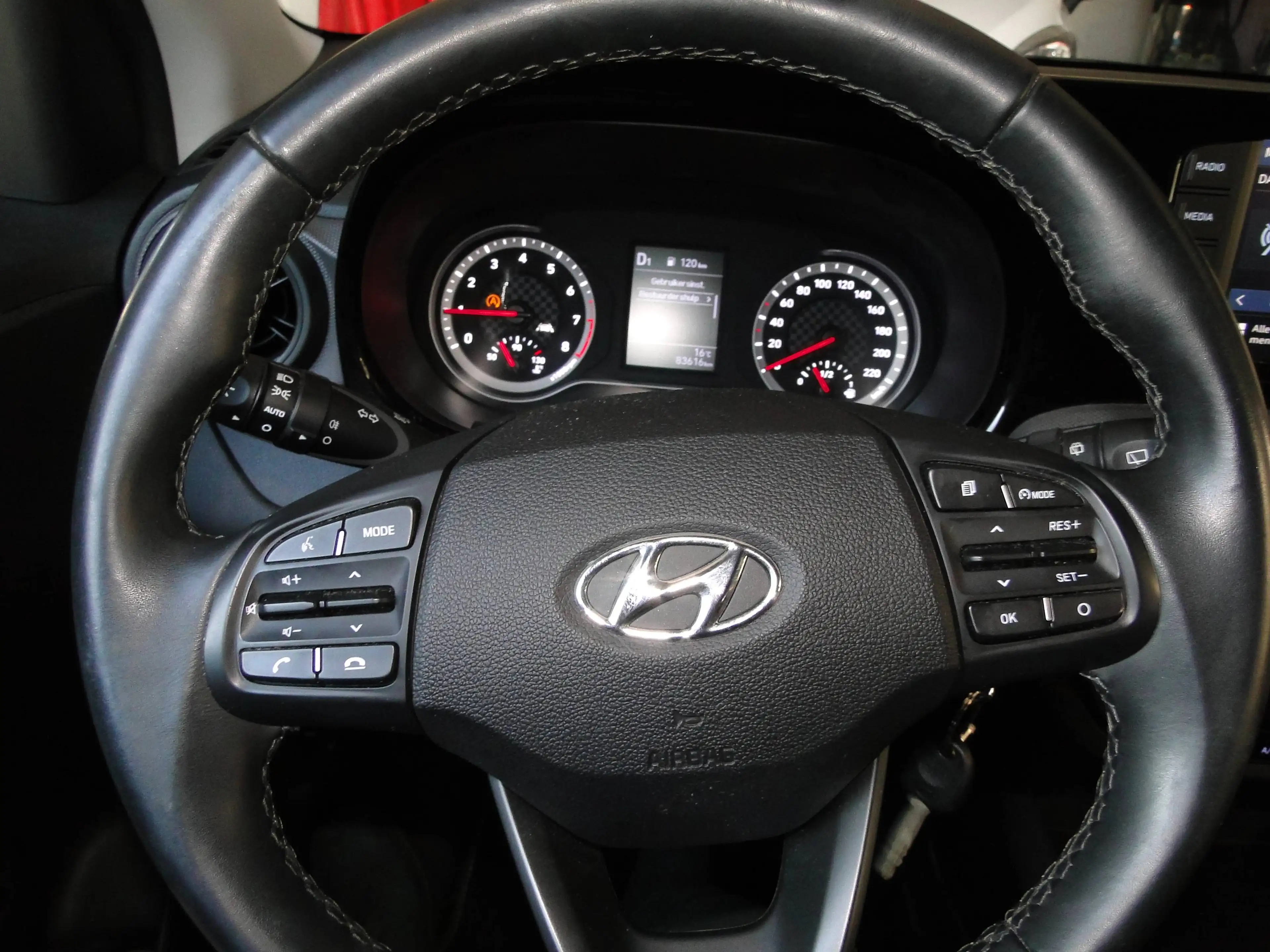 Hyundai i10 i10 1.0i Twist — photo 15