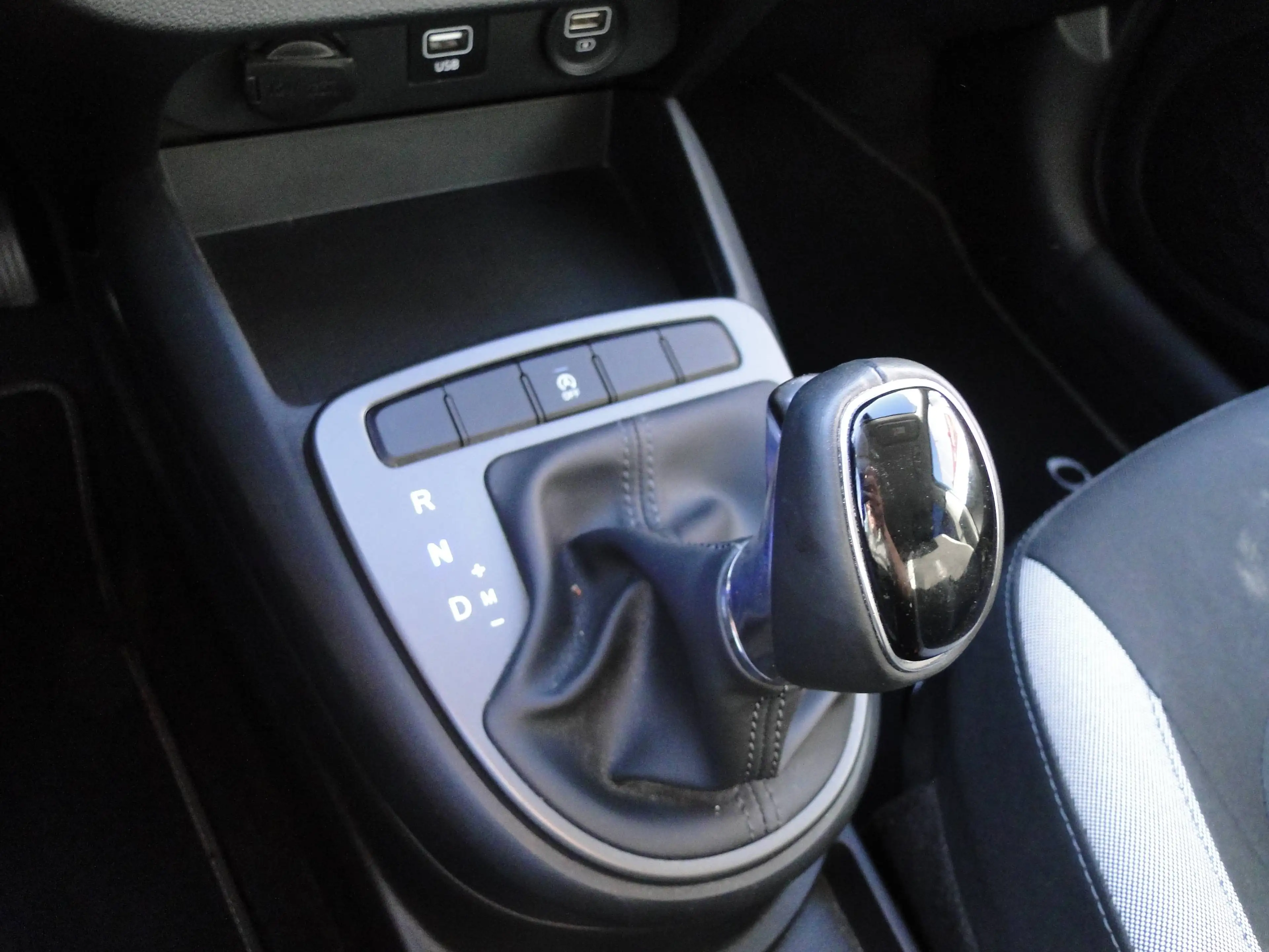 Hyundai i10 i10 1.0i Twist — photo 13