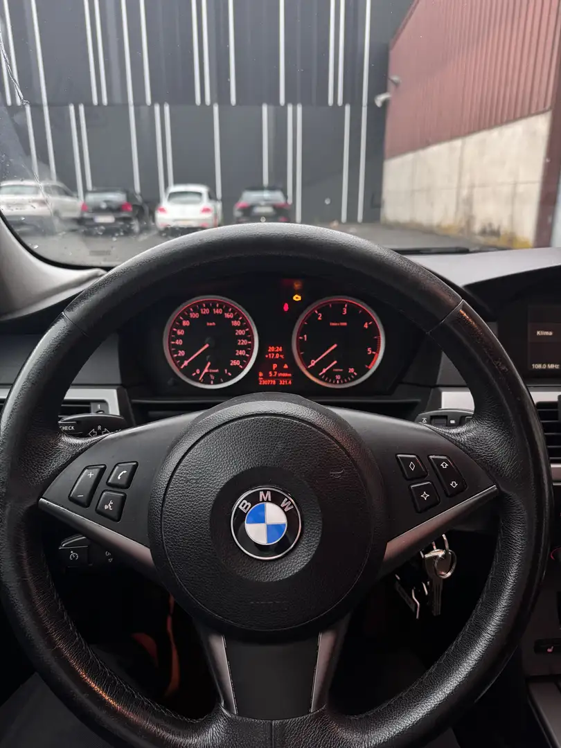 BMW 530 530D AUTOMATIK XENON ANGEL EYES STZHZ ELEKTR.SITZ - 1