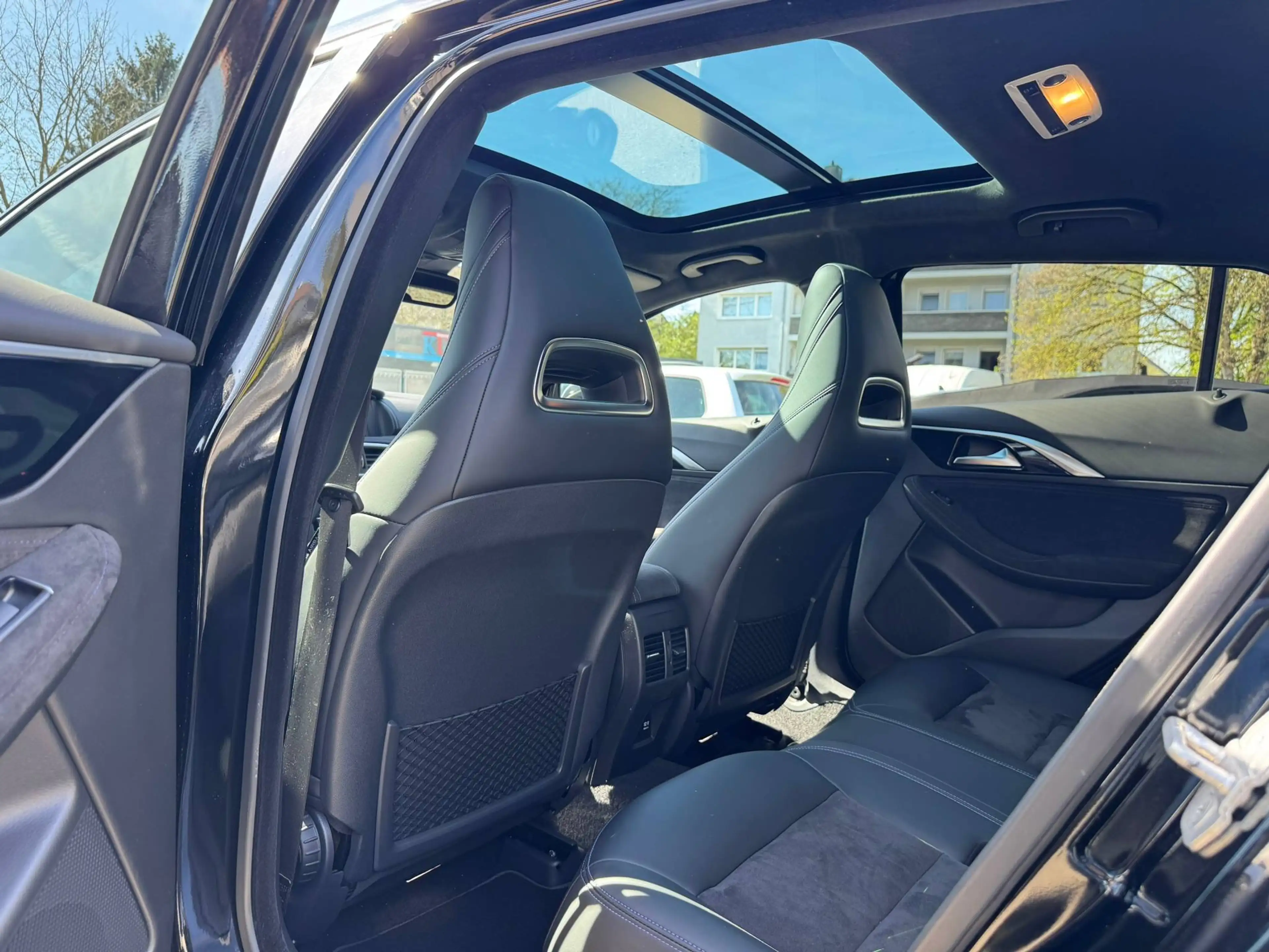 Infiniti Q30 Infiniti Q30S 2.0t AWD/LED/360°/Pano/Bose/VOLL — photo 33