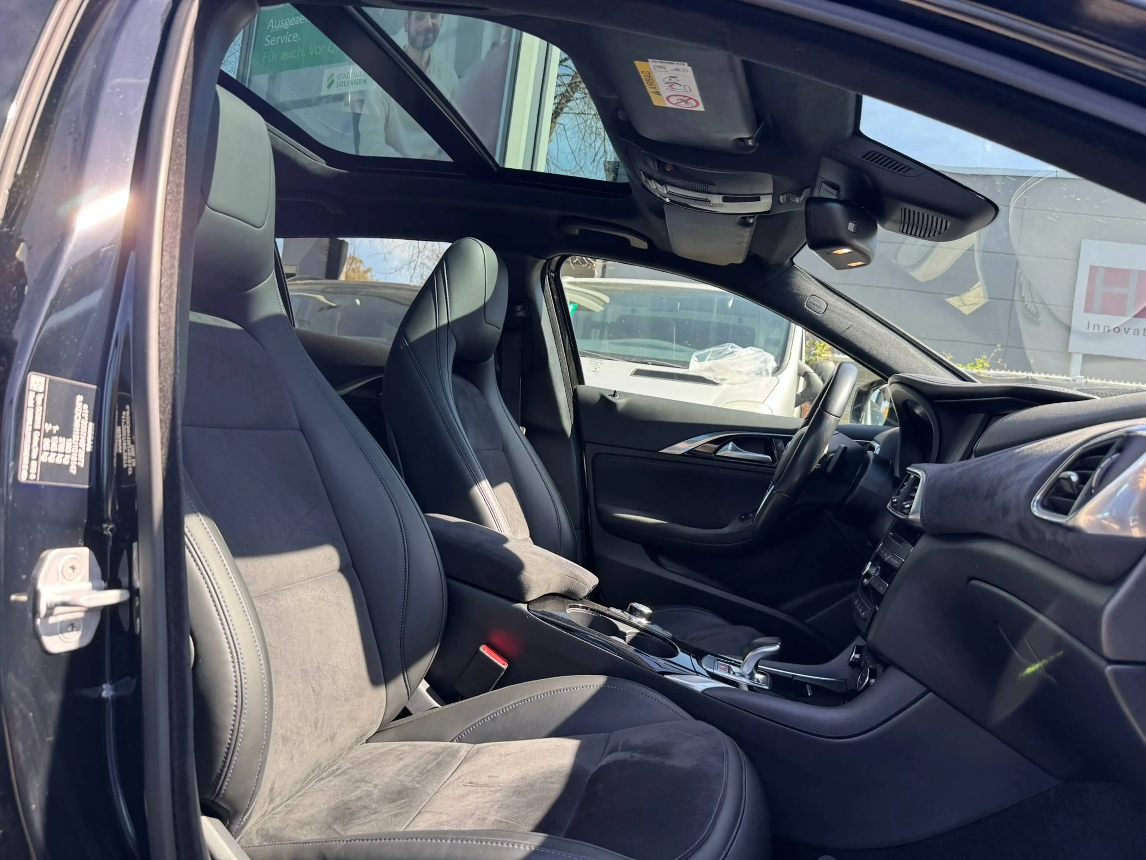 Infiniti Q30 Infiniti Q30S 2.0t AWD/LED/360°/Pano/Bose/VOLL — photo 29