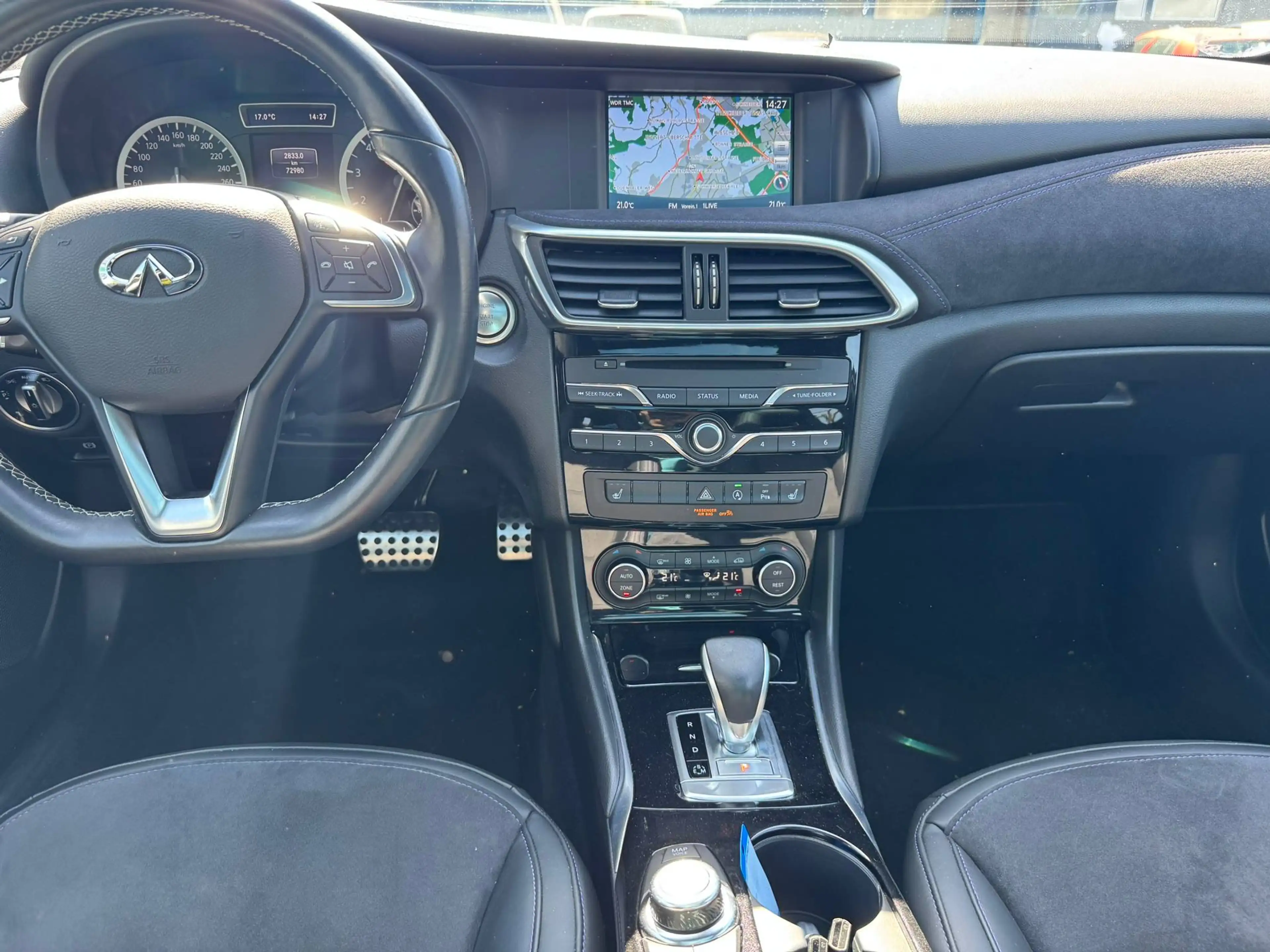 Infiniti Q30 Infiniti Q30S 2.0t AWD/LED/360°/Pano/Bose/VOLL — photo 16