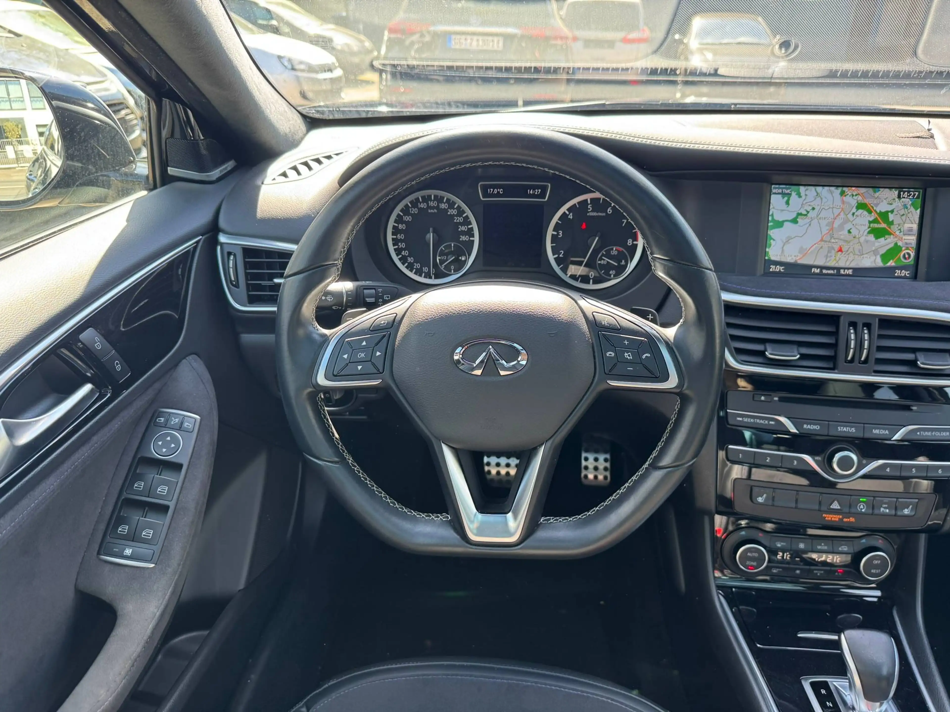 Infiniti Q30 Infiniti Q30S 2.0t AWD/LED/360°/Pano/Bose/VOLL — photo 35