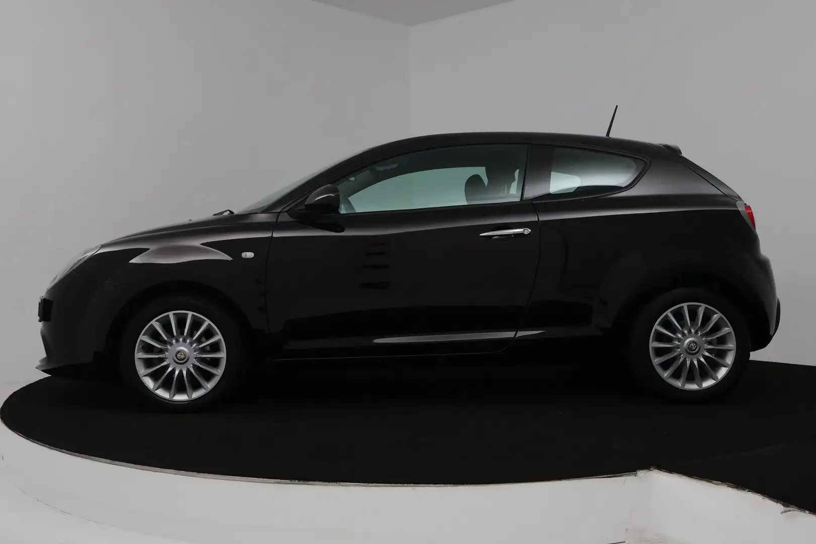 Alfa Romeo MiTo 1.4 Essential (AIRCO, RADIO, ELEKTR RAMEN) Zwart - 2