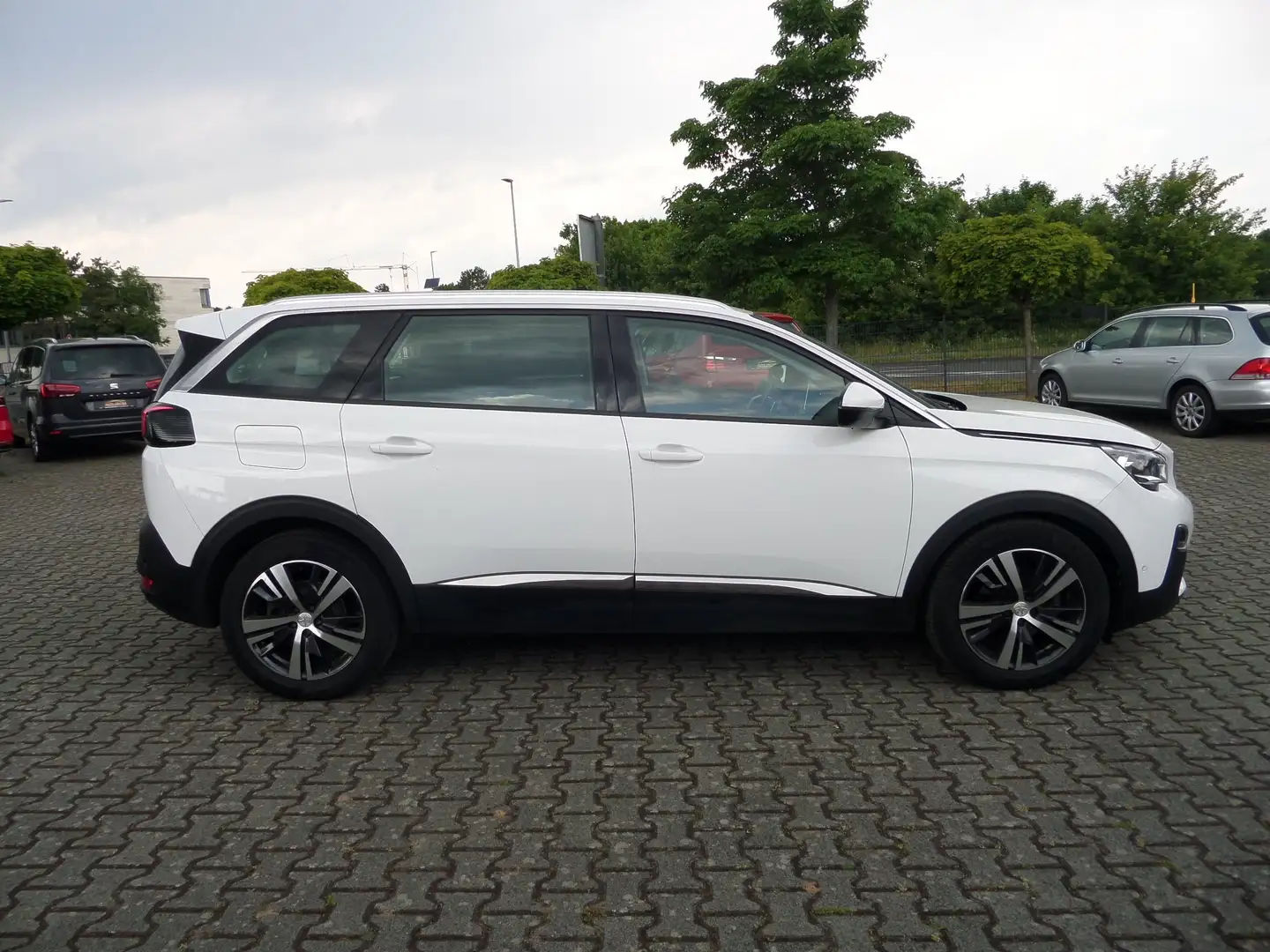Peugeot 5008 Allure 2.0 BlueHDI+Navi+AHK+PanoSD+7xLeder+Massage Blanco - 1