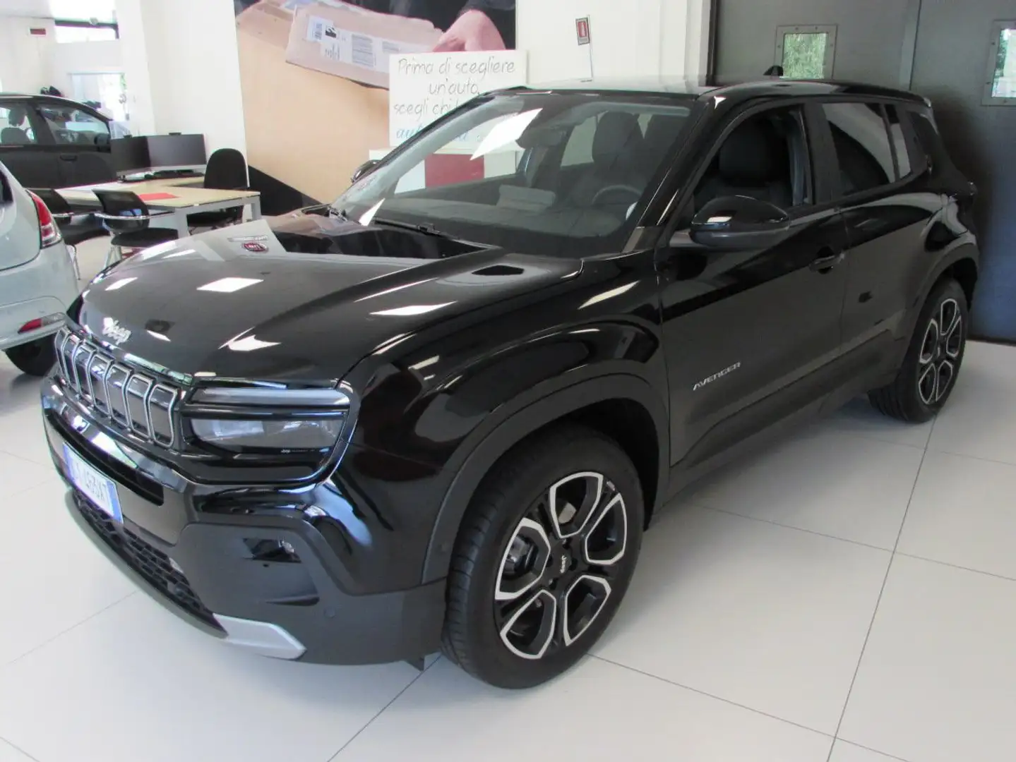 Jeep Avenger 1.2 e-hybrid mhev Summit 110cv AUTOMATICA Nero - 1