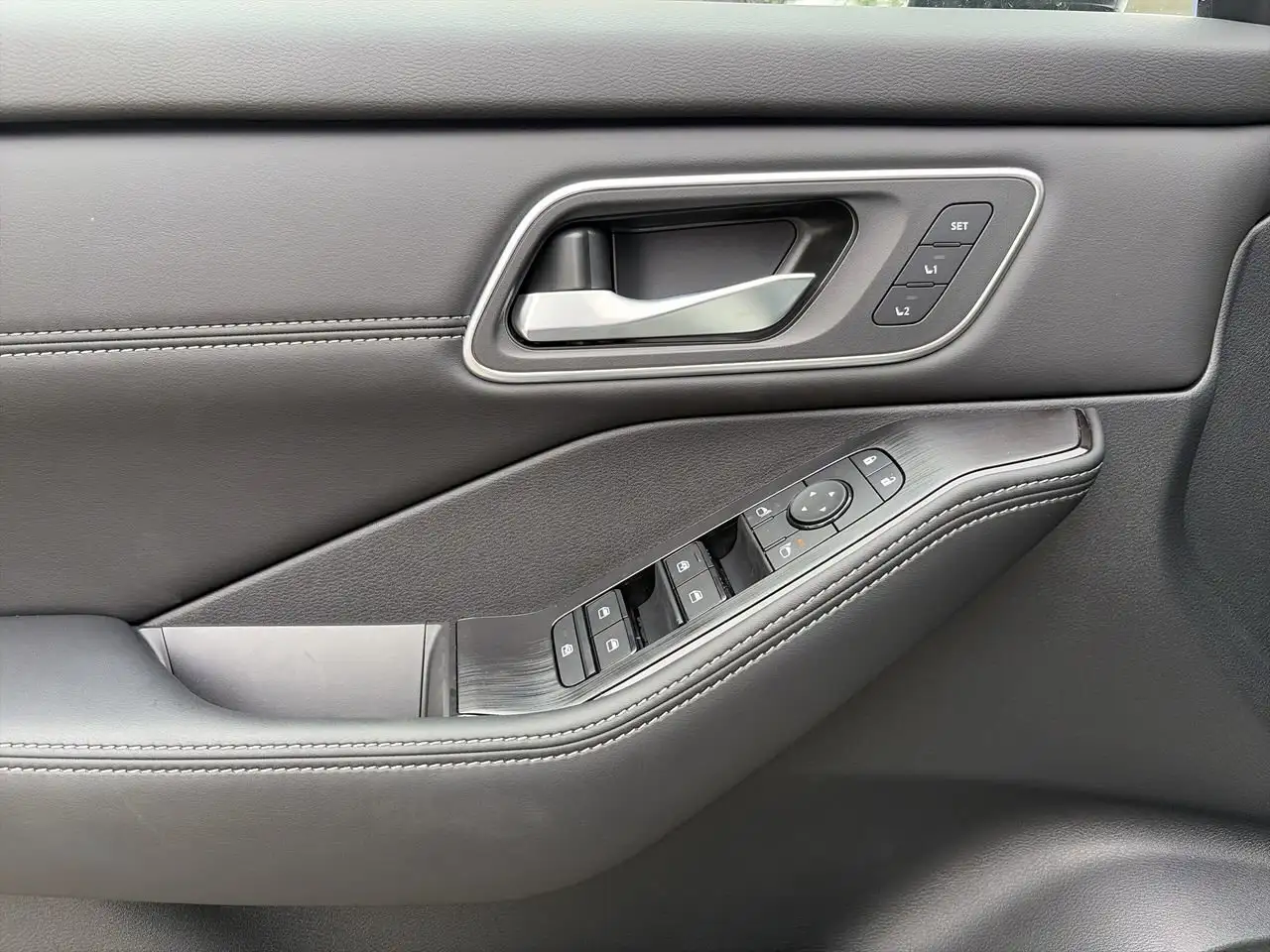 Nissan Rogue photo Nissan Rogue