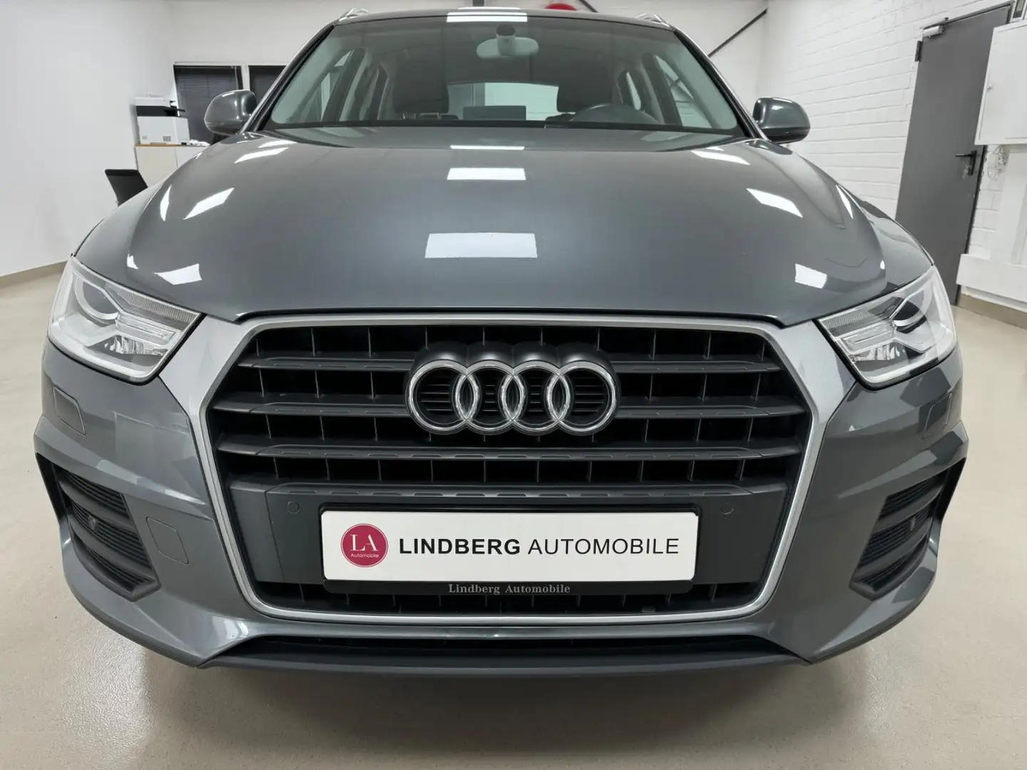 Audi Q3 basis*NAVI*PDC*AC*LMF*ASST*ISOFIX*1H*SH*STZHZ Grau - 2