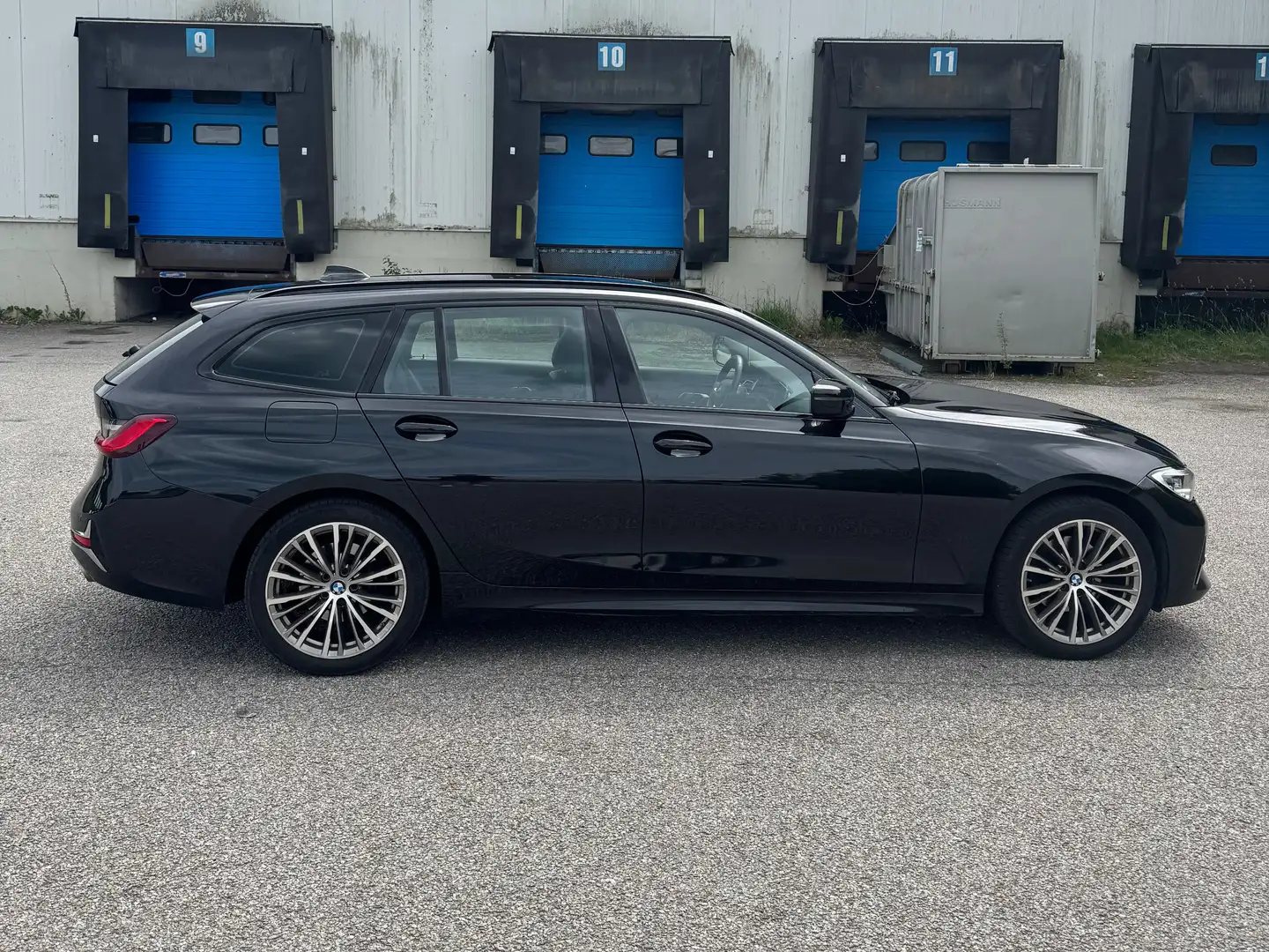 BMW 320 320d Touring xDrive Aut. Luxury Line Black - 2