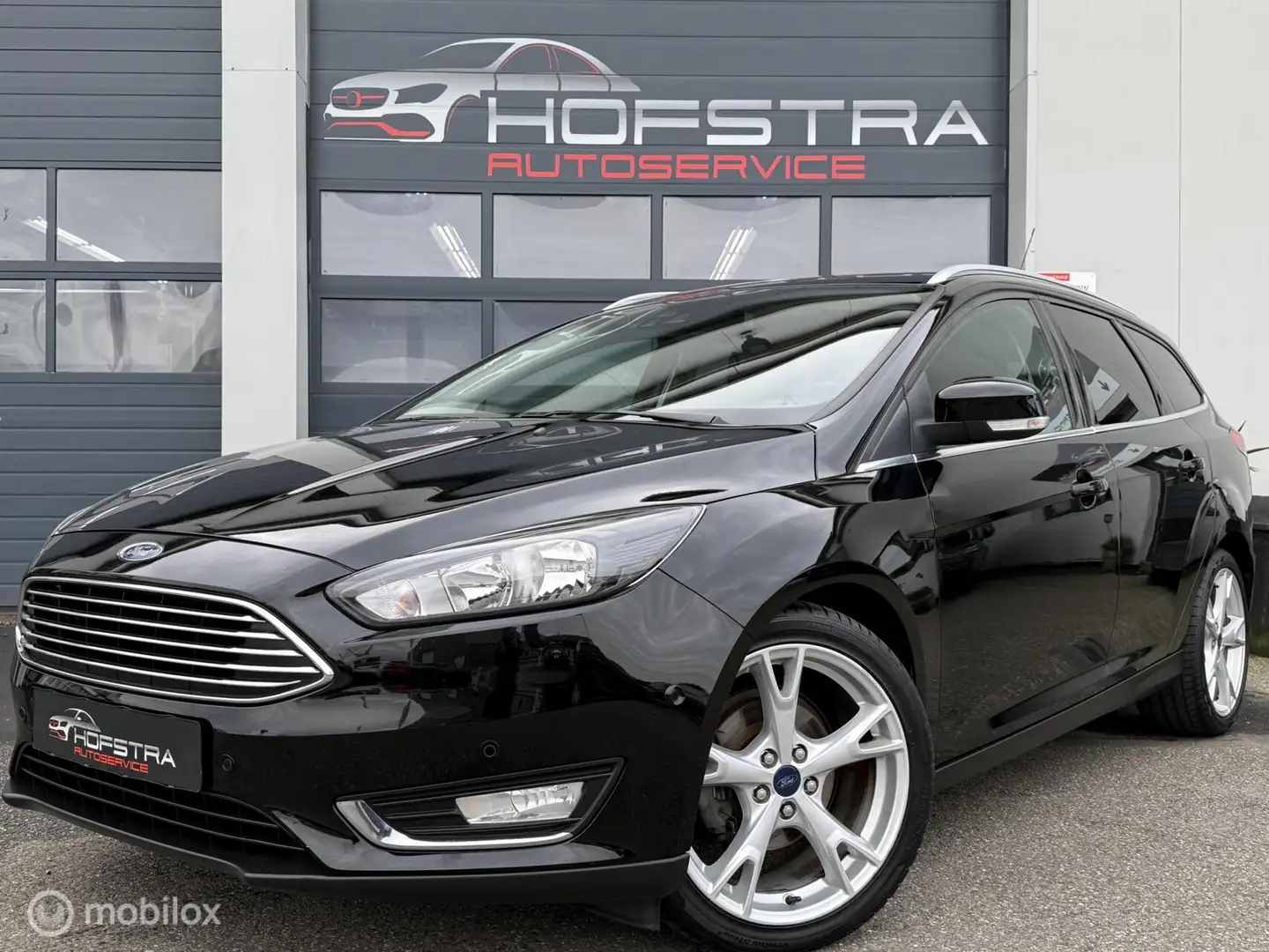 Ford Focus Wagon 1.0 Titanium Edition Trekhk 18inch Navi Luxe Noir - 1