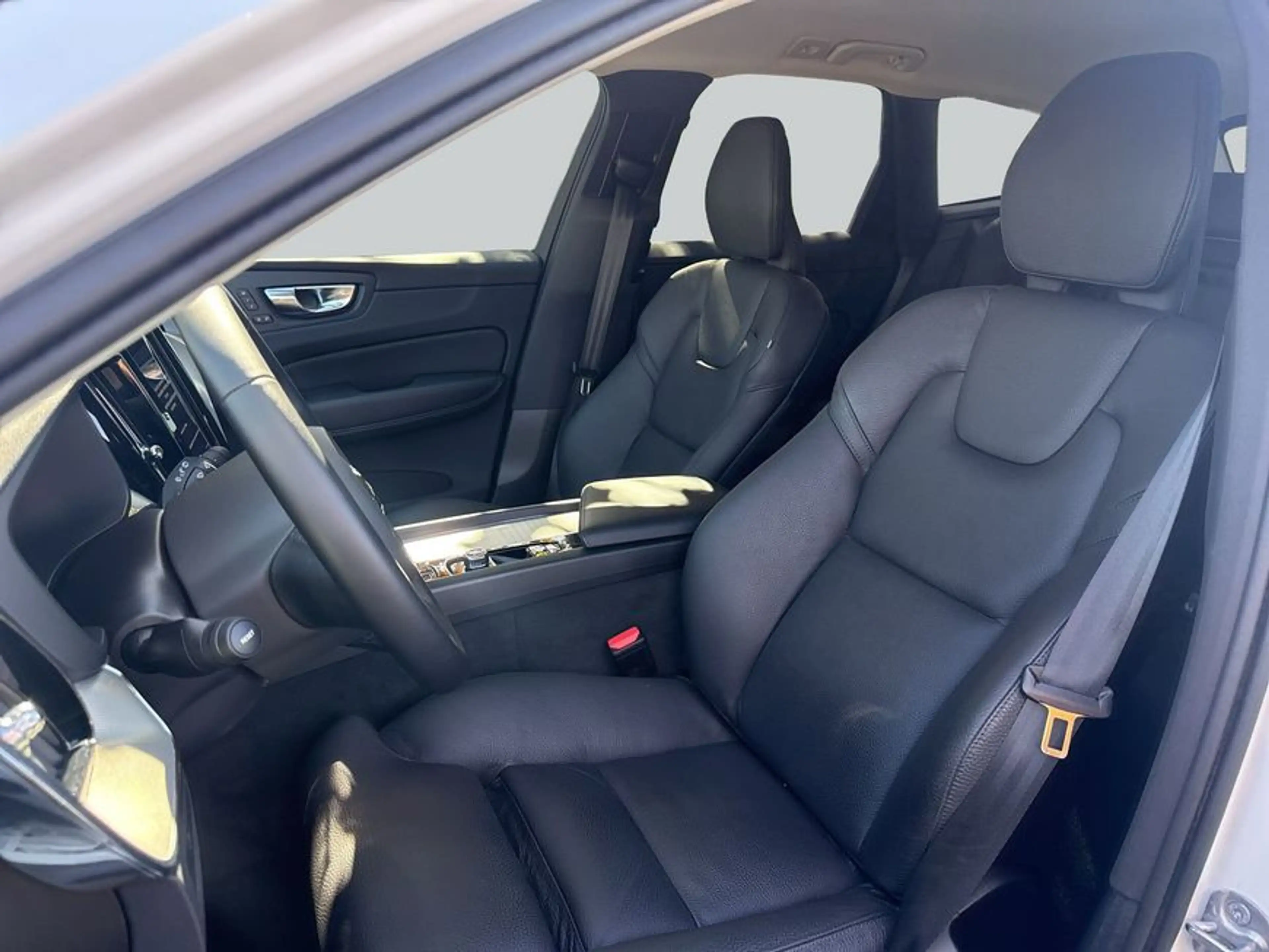 Volvo XC60 XC60 B5 B AWD Plus Dark Busi AHK 360°V GJR H-Up — photo 10