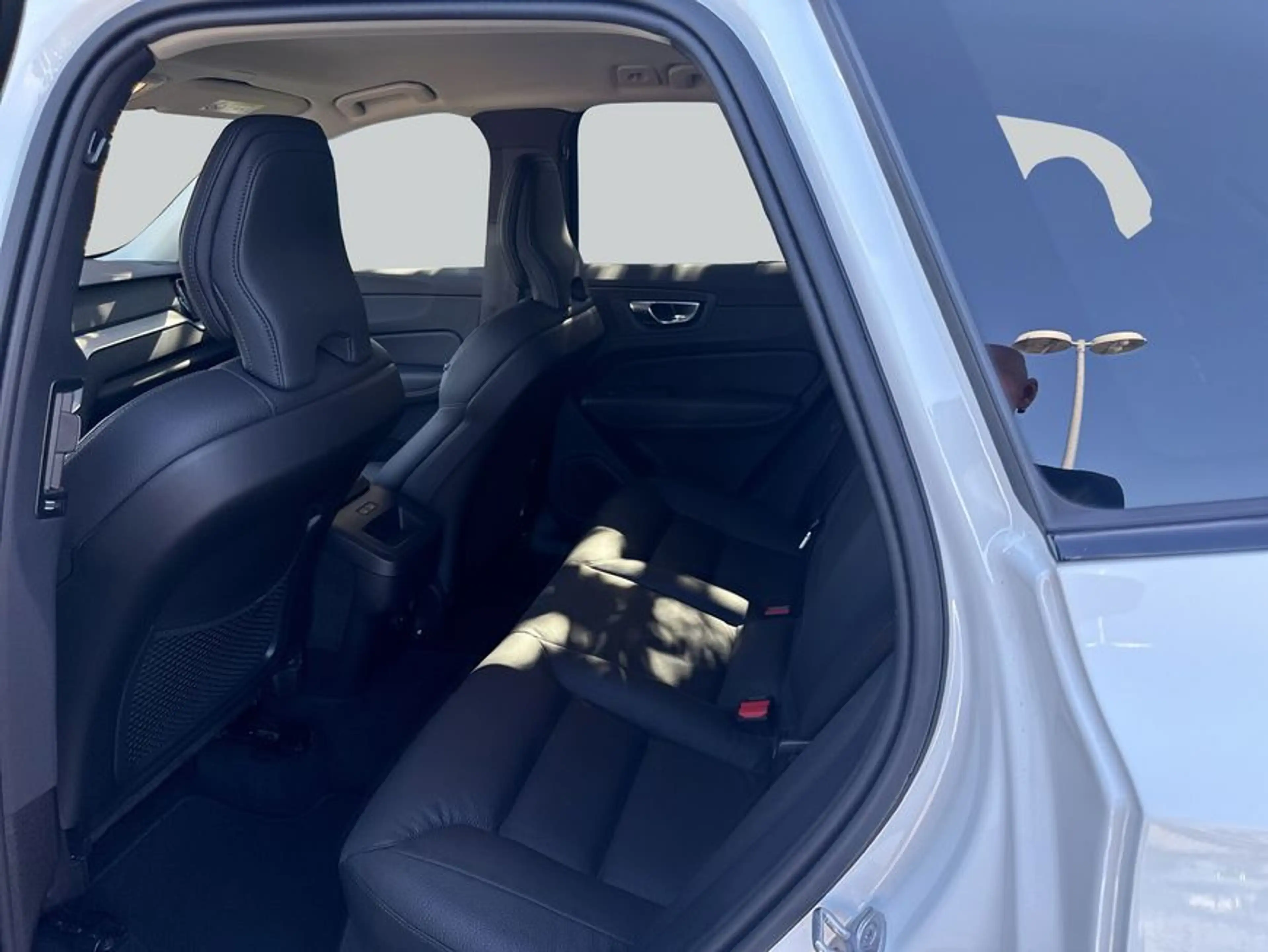 Volvo XC60 XC60 B5 B AWD Plus Dark Busi AHK 360°V GJR H-Up — photo 11