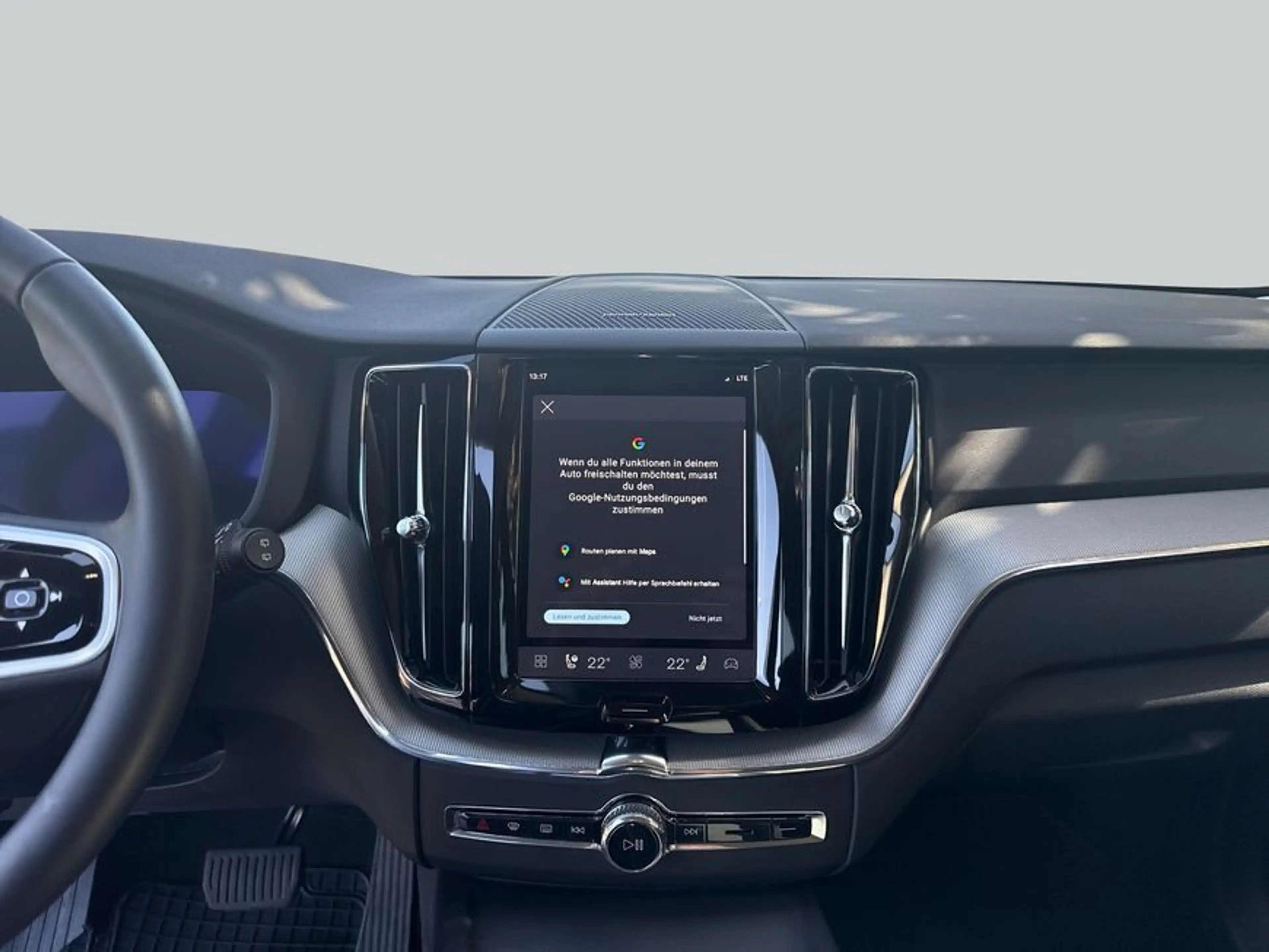 Volvo XC60 XC60 B5 B AWD Plus Dark Busi AHK 360°V GJR H-Up — photo 14