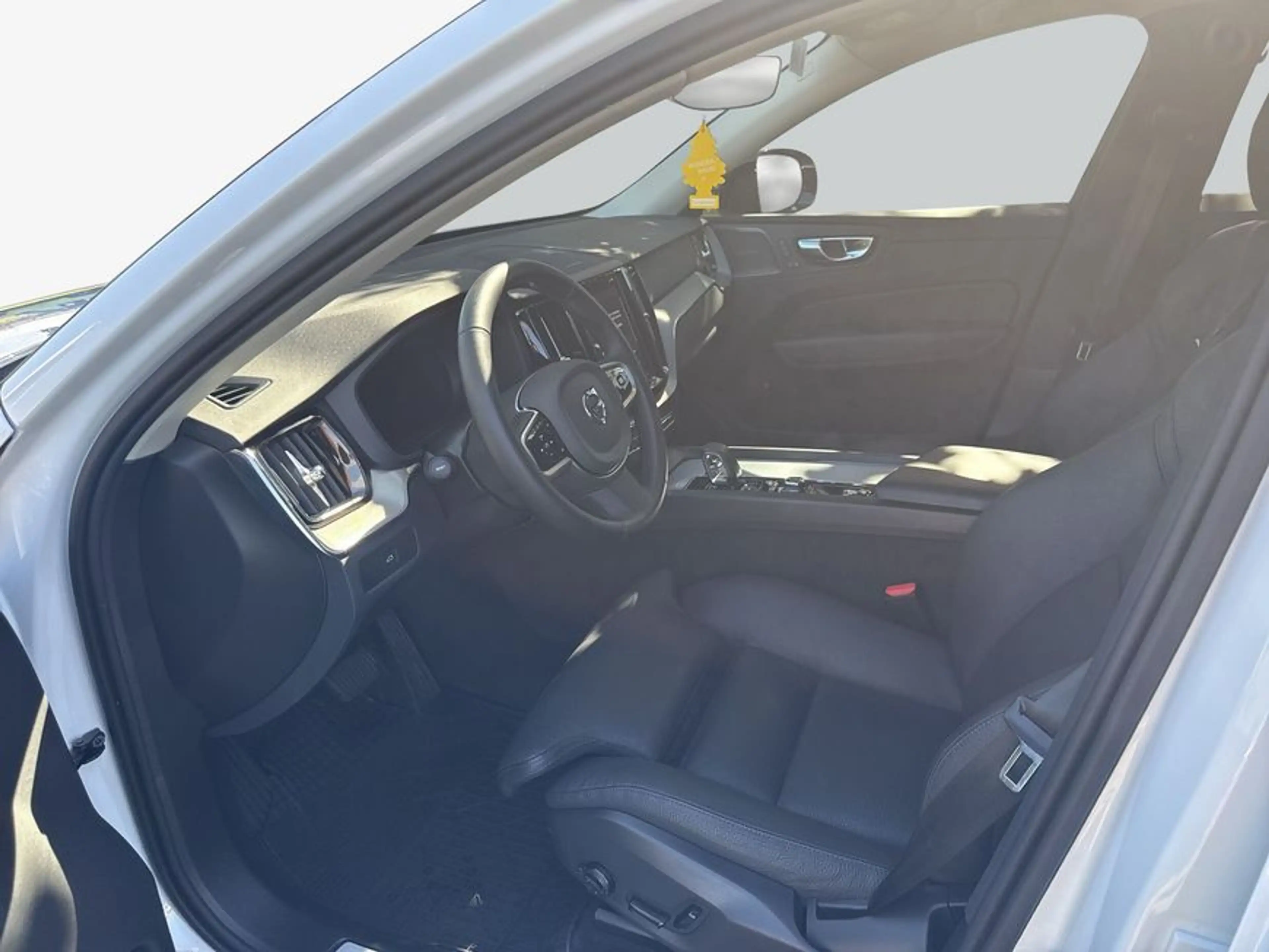 Volvo XC60 XC60 B5 B AWD Plus Dark Busi AHK 360°V GJR H-Up — photo 9