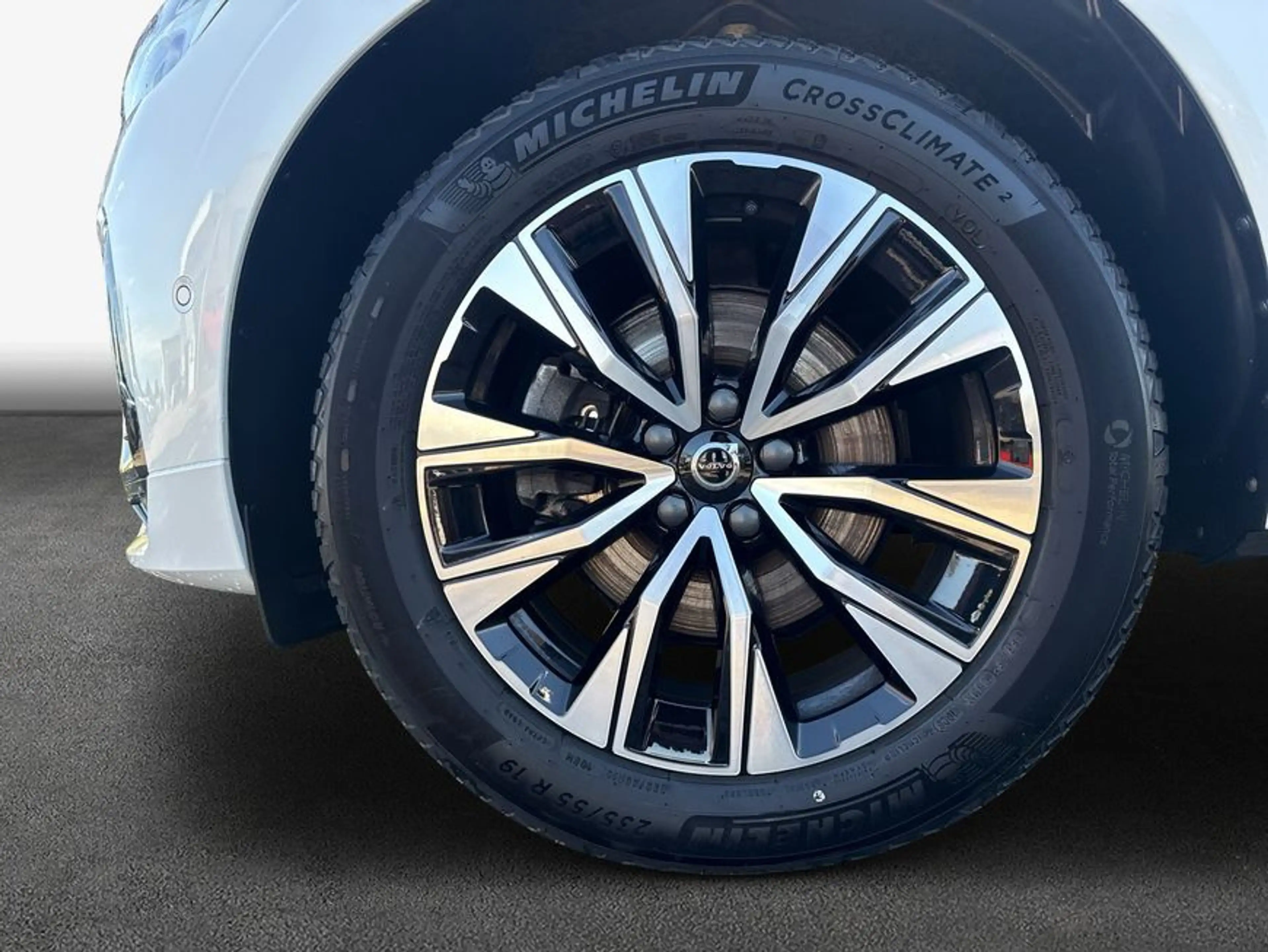 Volvo XC60 XC60 B5 B AWD Plus Dark Busi AHK 360°V GJR H-Up — photo 7