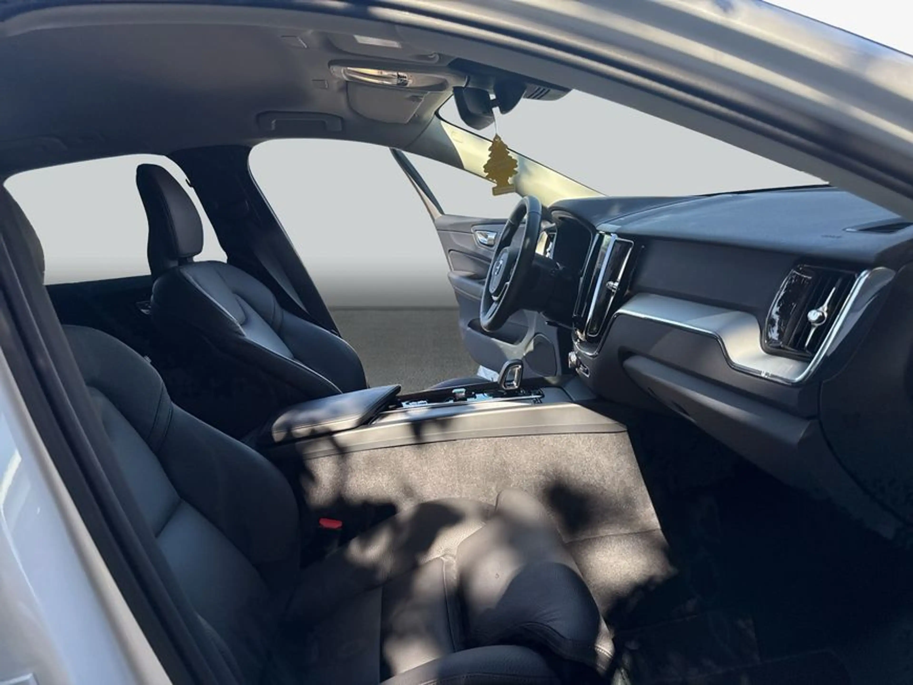 Volvo XC60 XC60 B5 B AWD Plus Dark Busi AHK 360°V GJR H-Up — photo 12