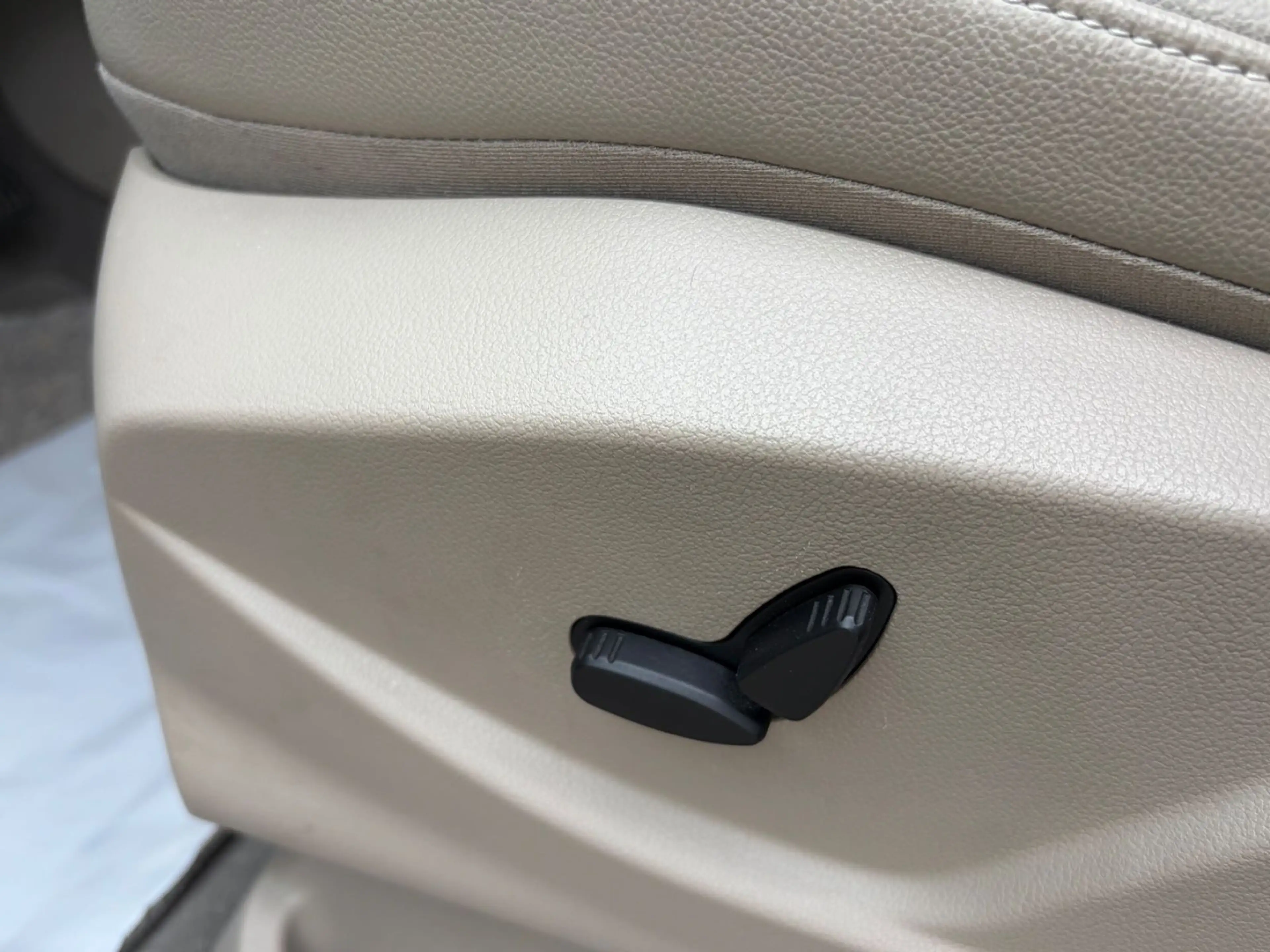 Ford C-Max C-MAX Titanium — photo 16