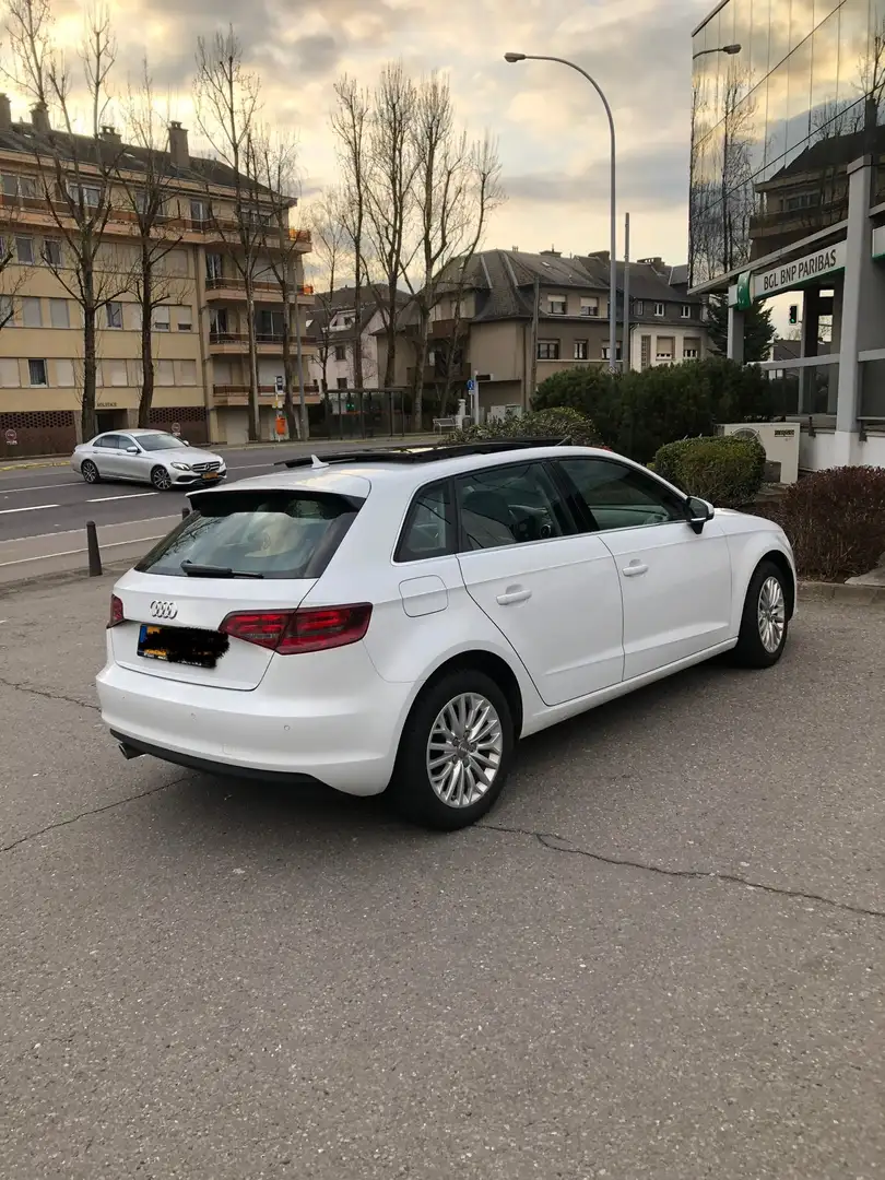 Audi A3 Sportback 1.6 tdi Ambiente s-tronic Blanc - 2